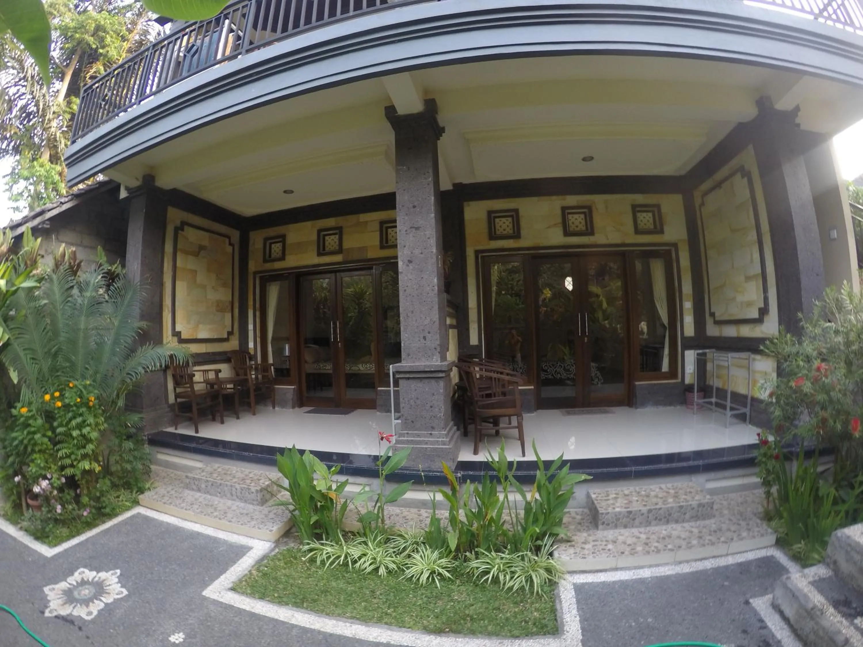 Facade/entrance in Pancer House