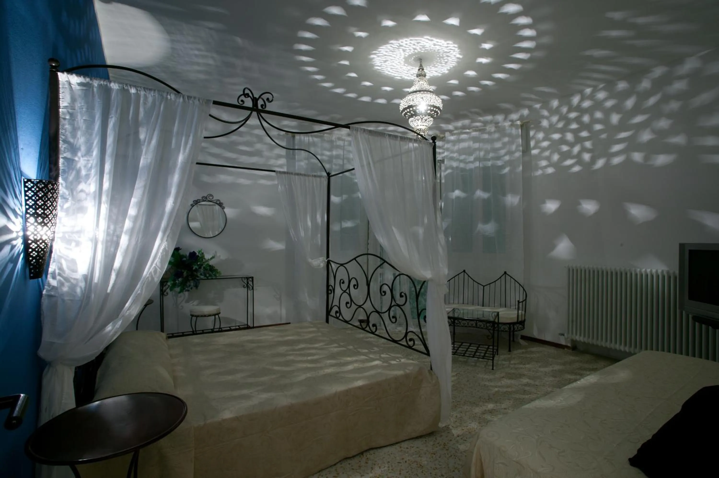 Day, Bed in Hotel Holiday Park