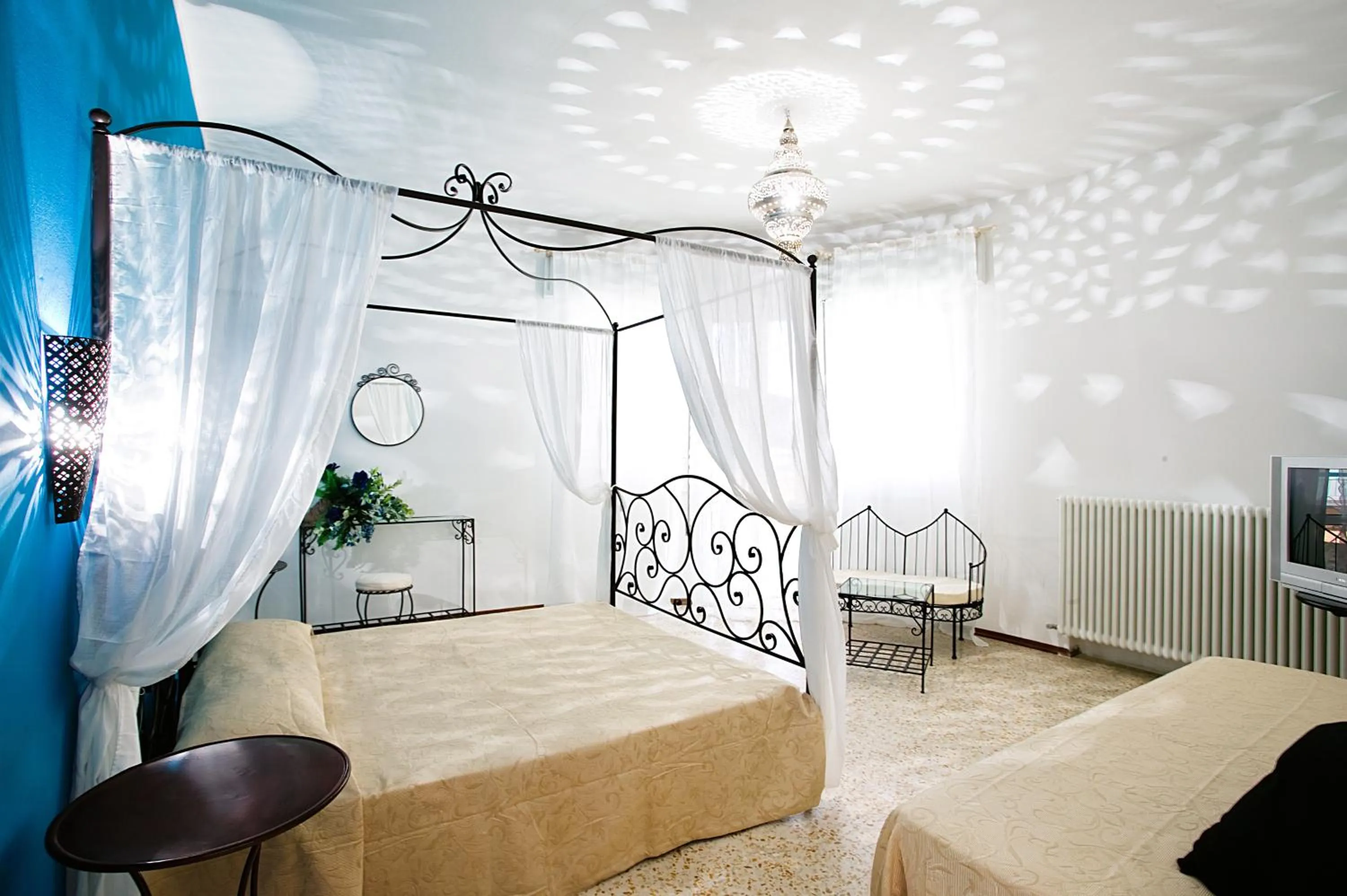 Day, Bed in Hotel Holiday Park