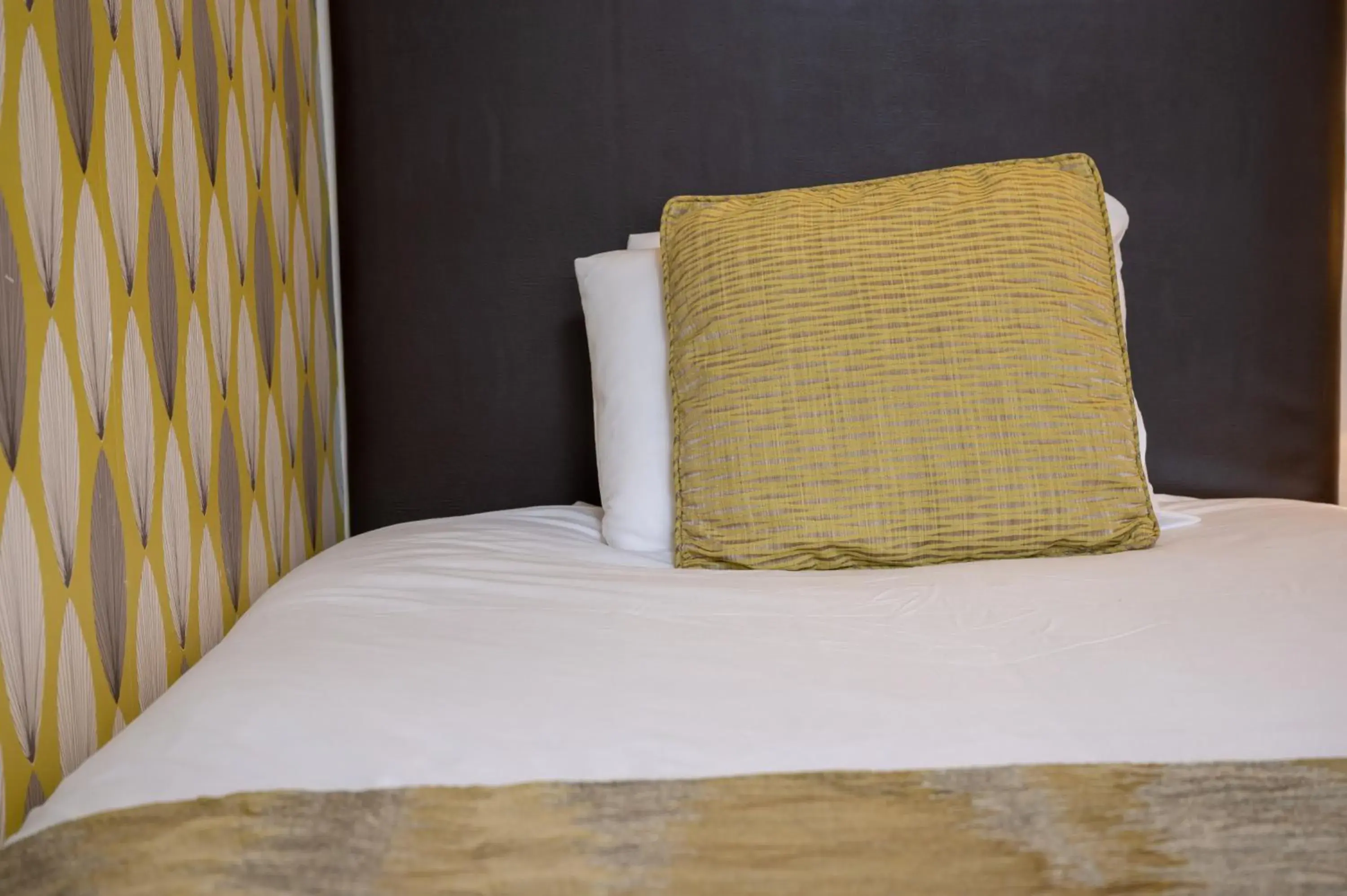 Twin Room in Cross Hands Hotel by Greene King Inns Twin Room in Cross Hands Hotel by Greene King Inns