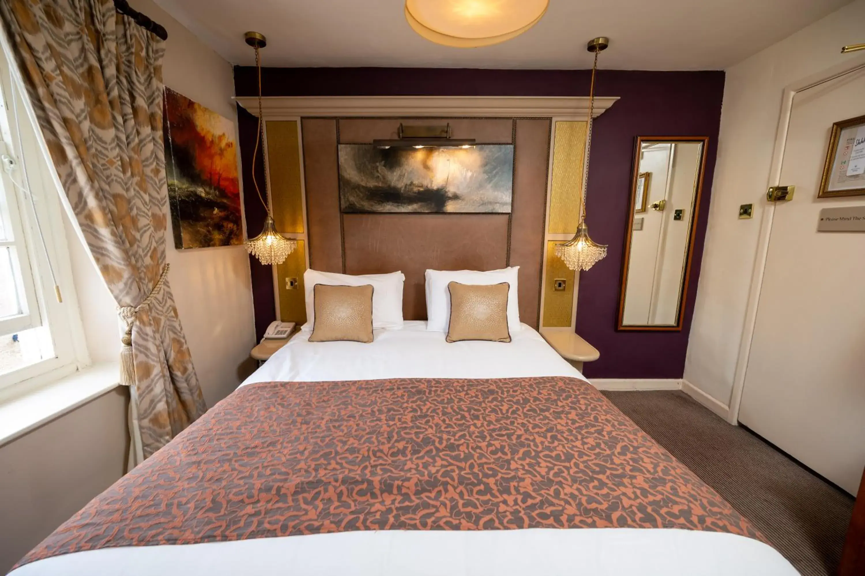 Small Double Room in Cross Hands Hotel by Greene King Inns Small Double Room in Cross Hands Hotel by Greene King Inns