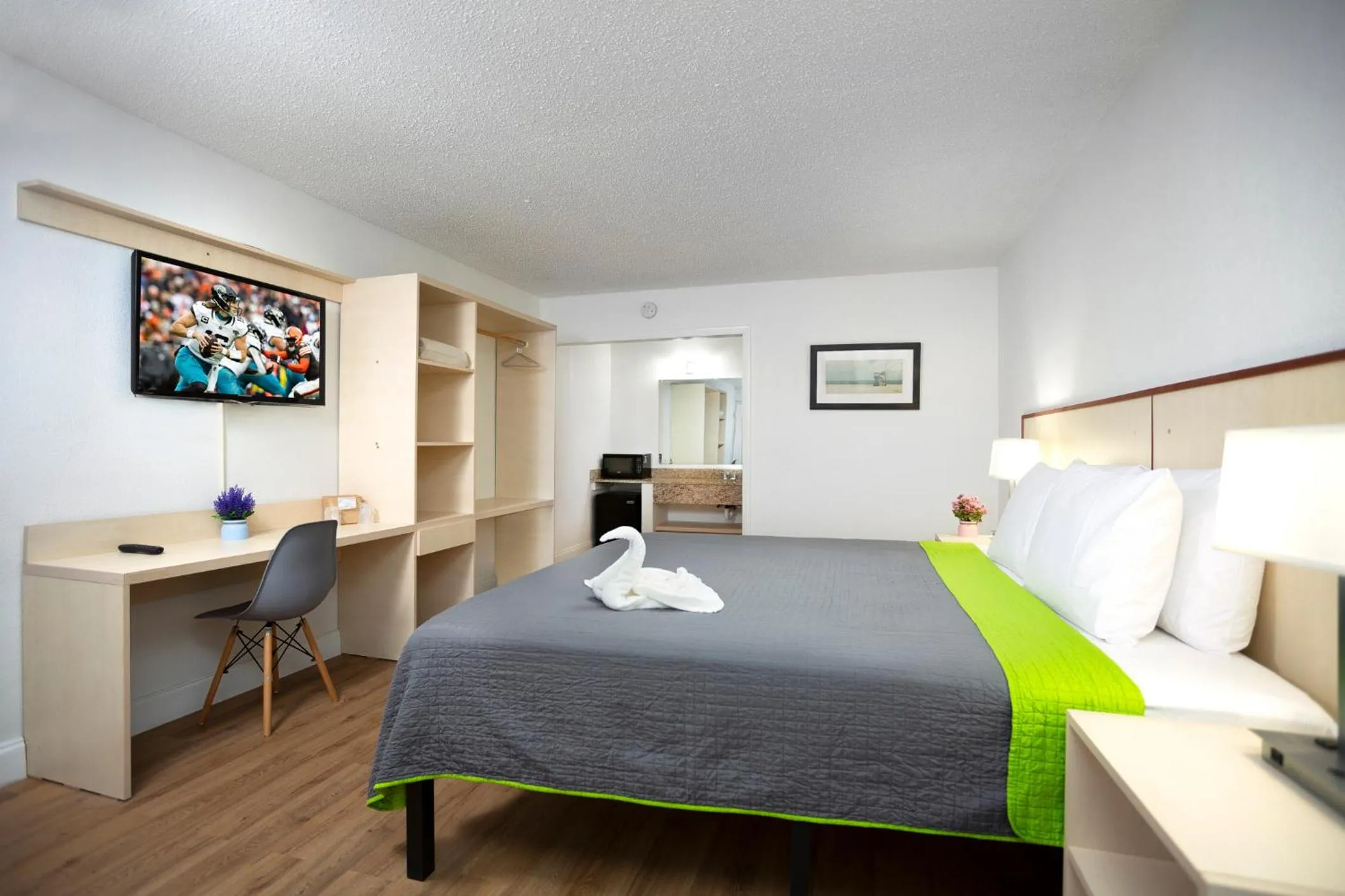 TV and multimedia, Bed in Weekly Inn