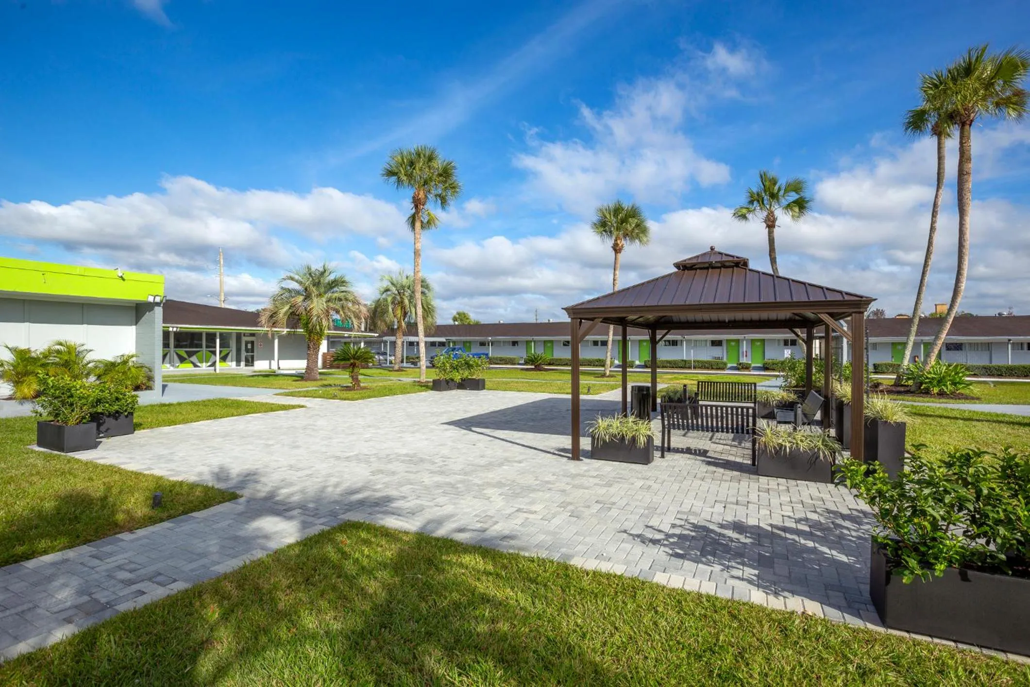 Property building in Weekly Inn