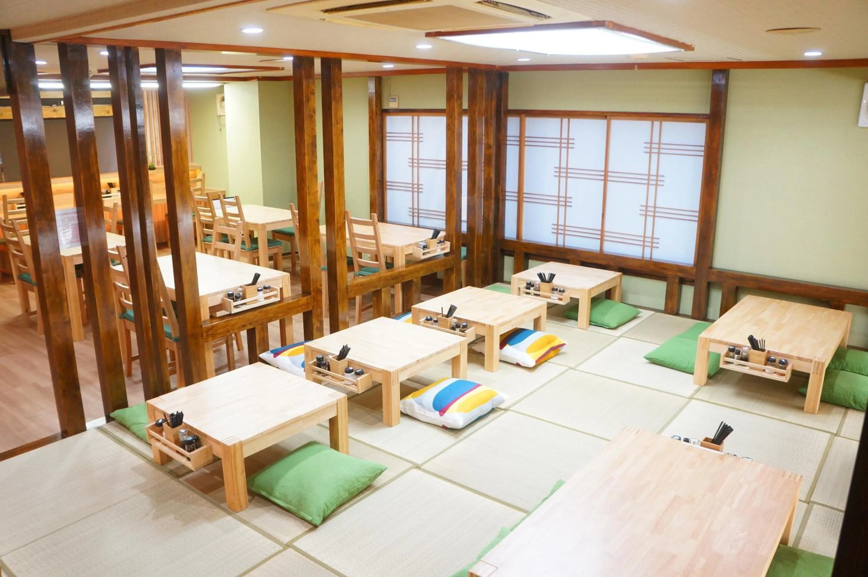 Restaurant/places to eat in Capsule Hotel 310