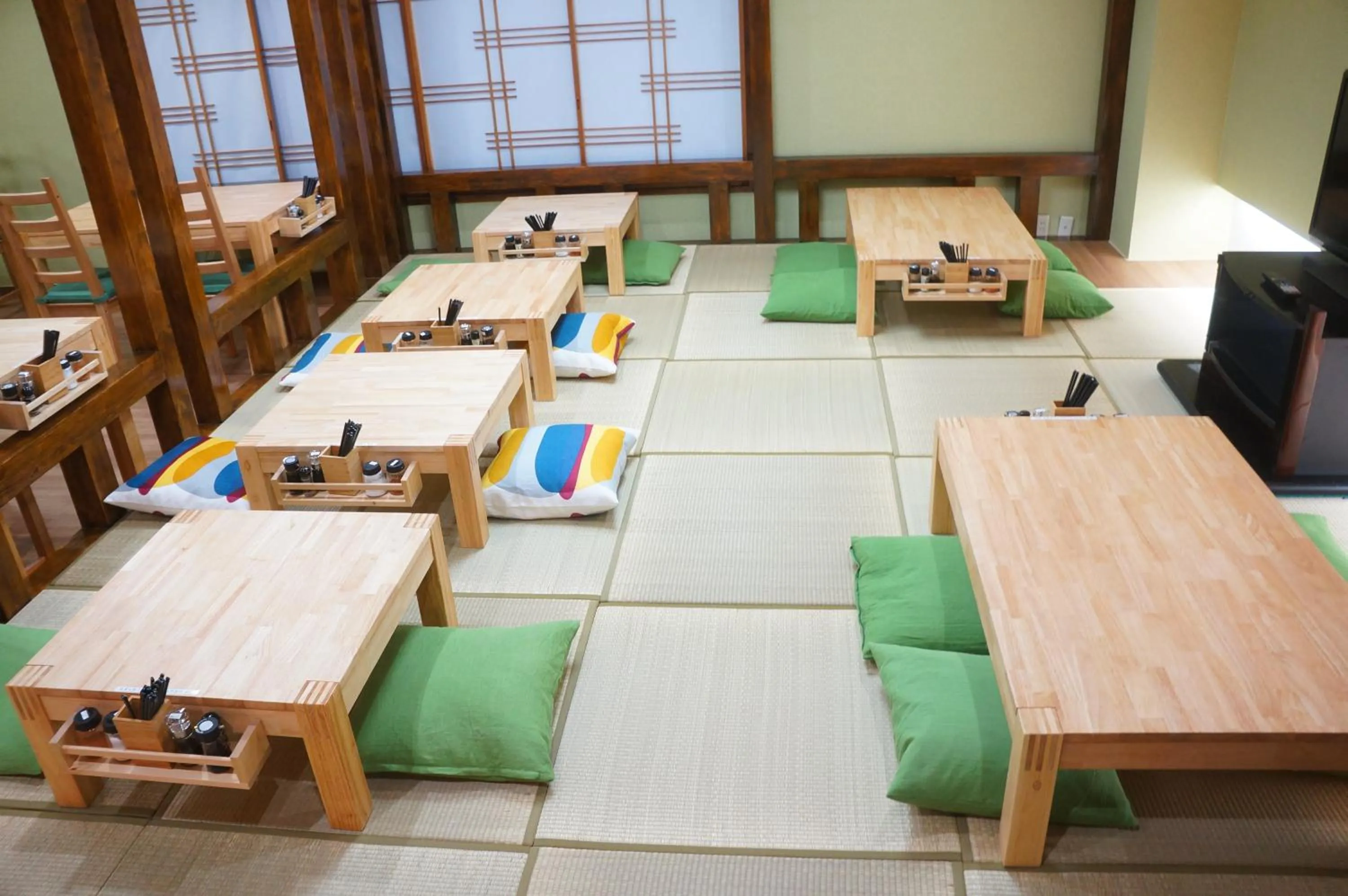 Restaurant/places to eat in Capsule Hotel 310