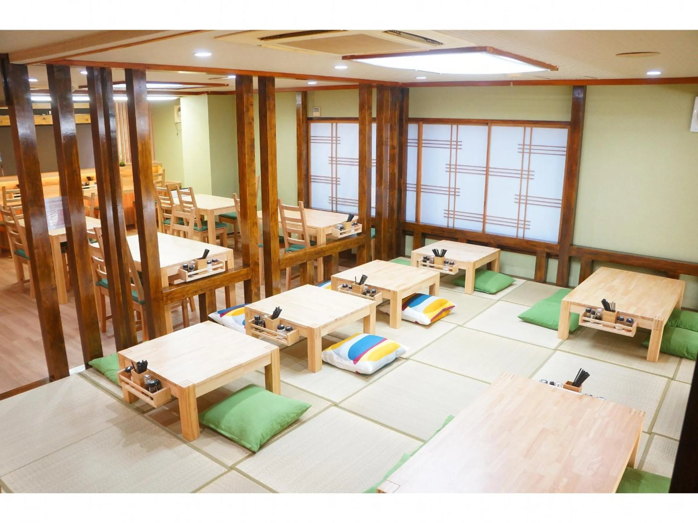 Restaurant/places to eat in Capsule Hotel 310