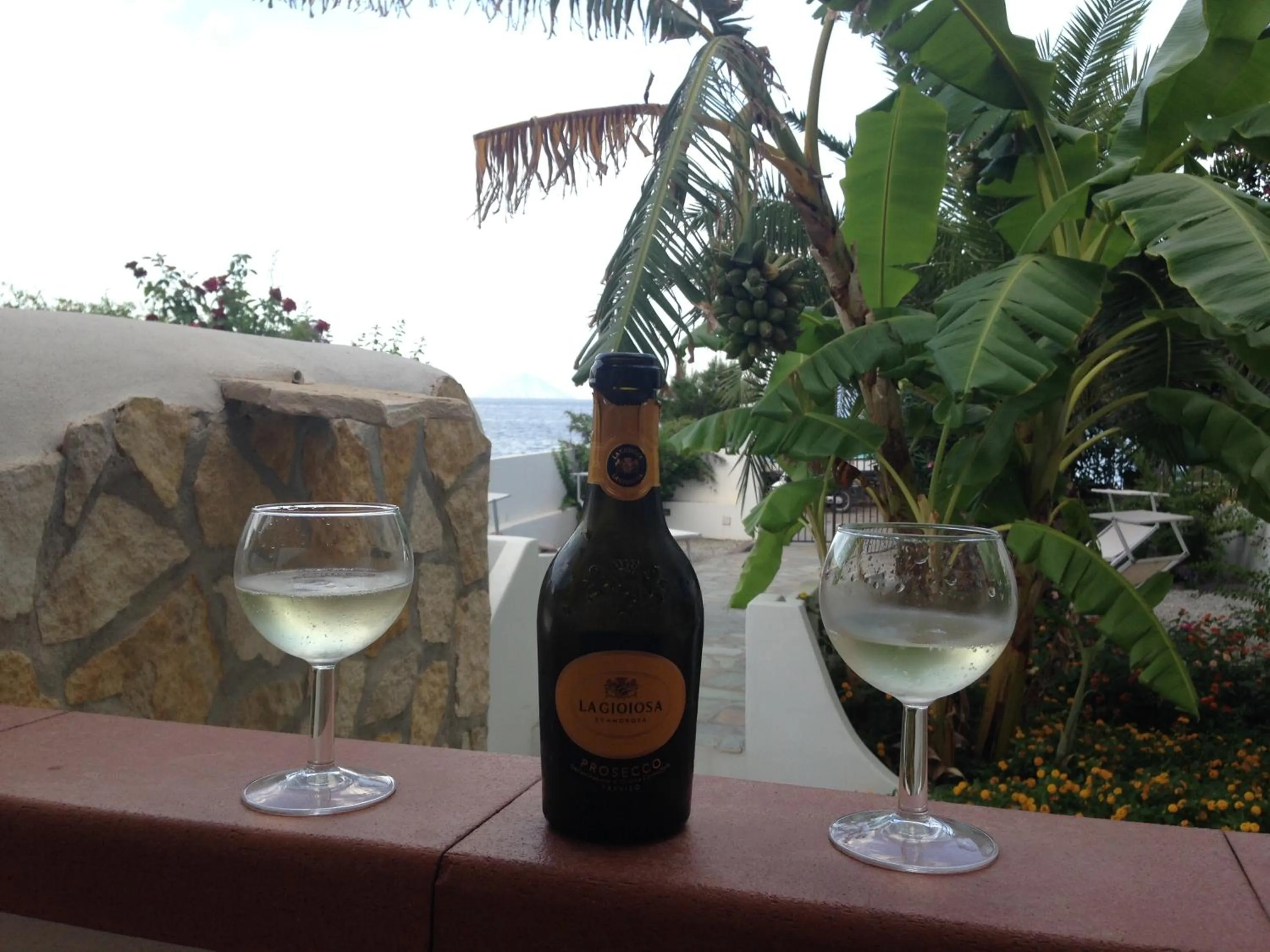 Patio in B&B La Goletta di Salina