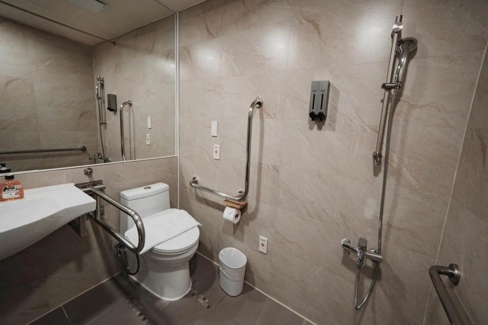 Hub Hotel Kaohsiung Yisin Branch