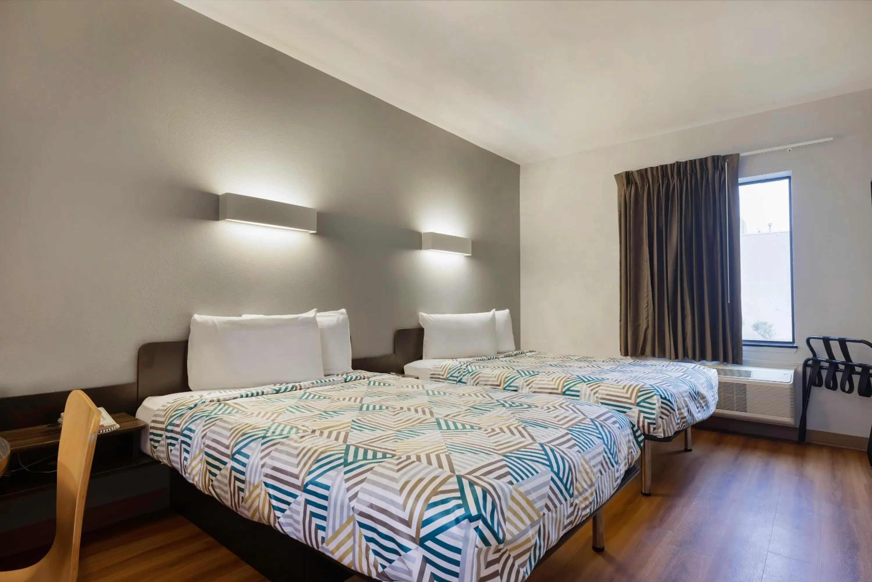 Bedroom, Bed in Studio 6 Suites Texas City, TX I 45 South