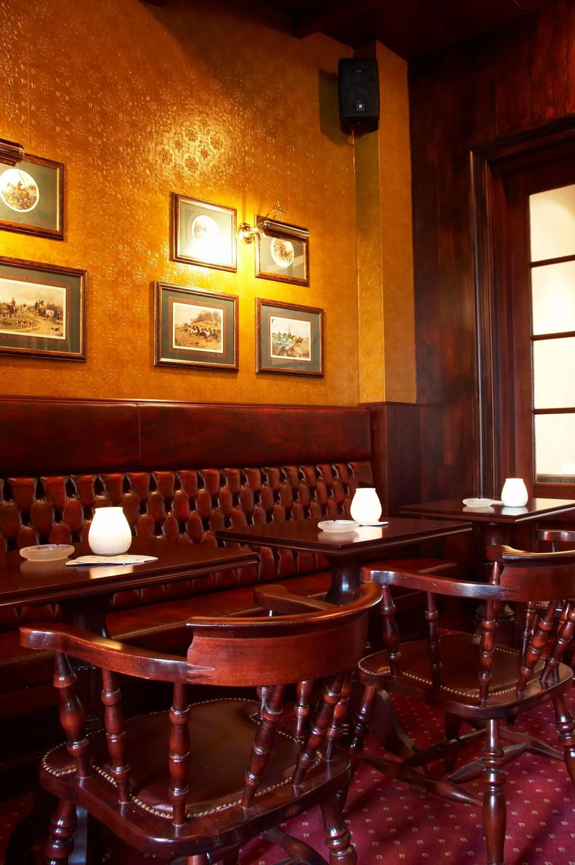 Restaurant/places to eat in Suitehotel Posthoorn