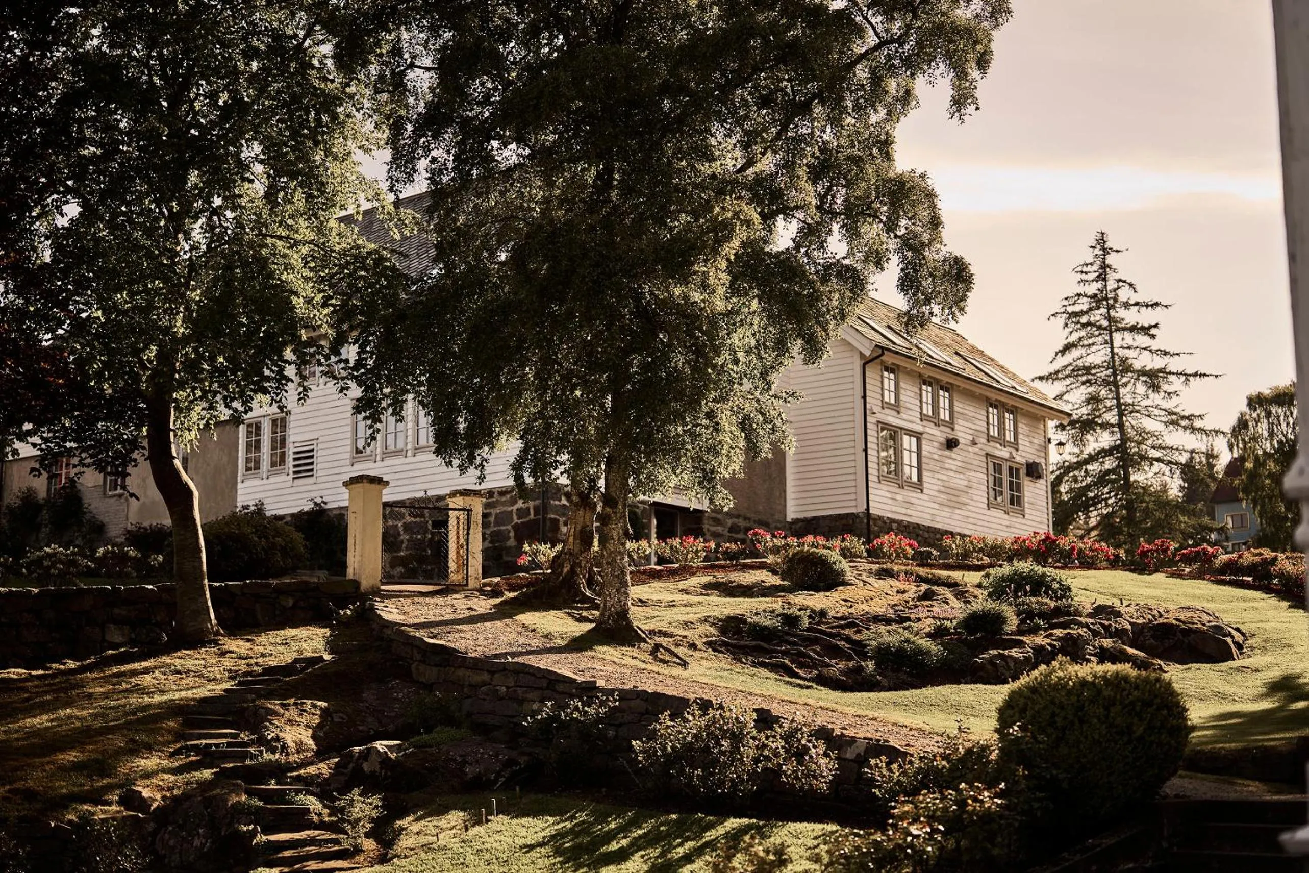 Garden in Bekkjarvik Gjestgiveri