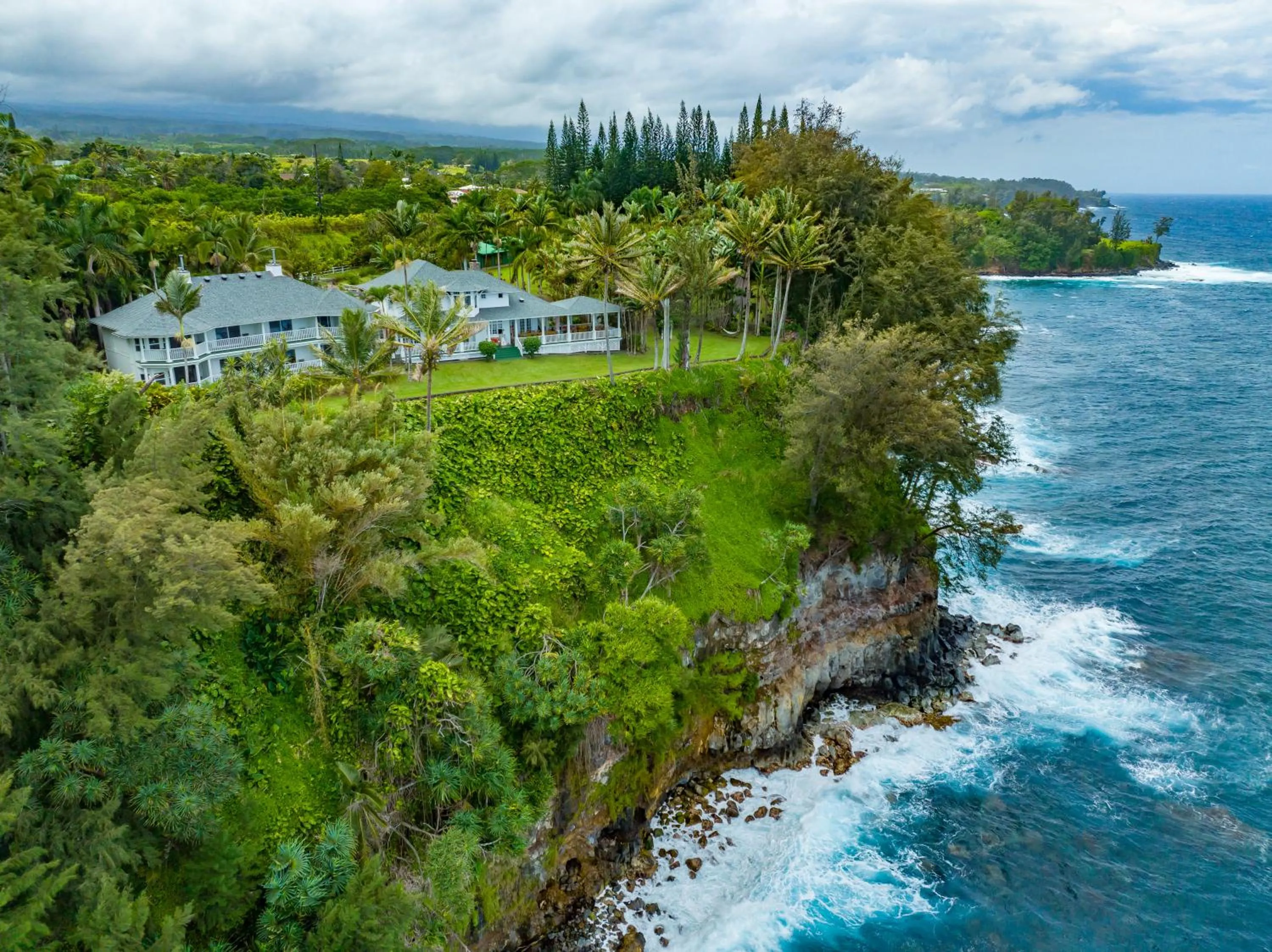 Property building in Hamakua Hotel