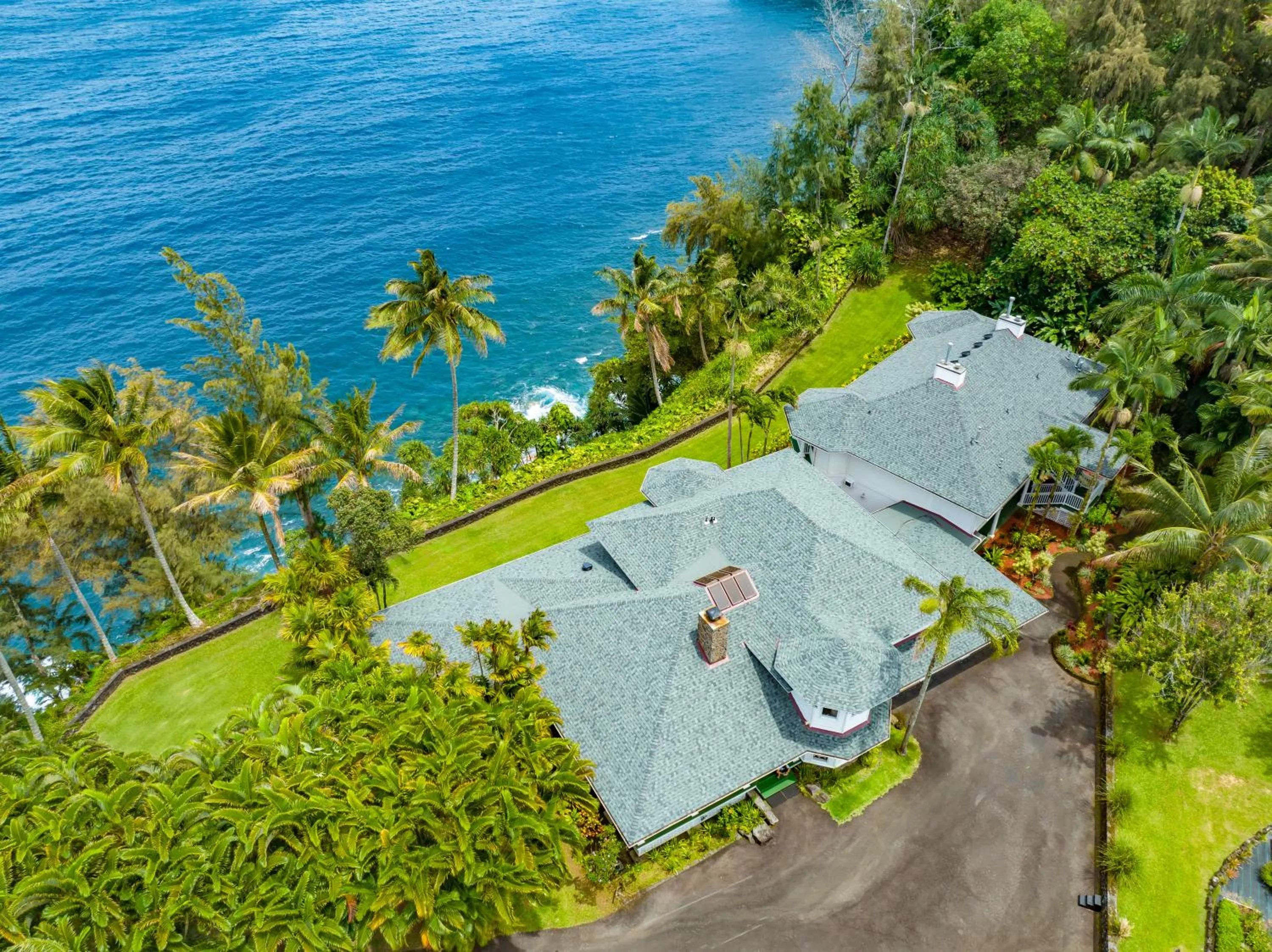 Property building in Hamakua Hotel