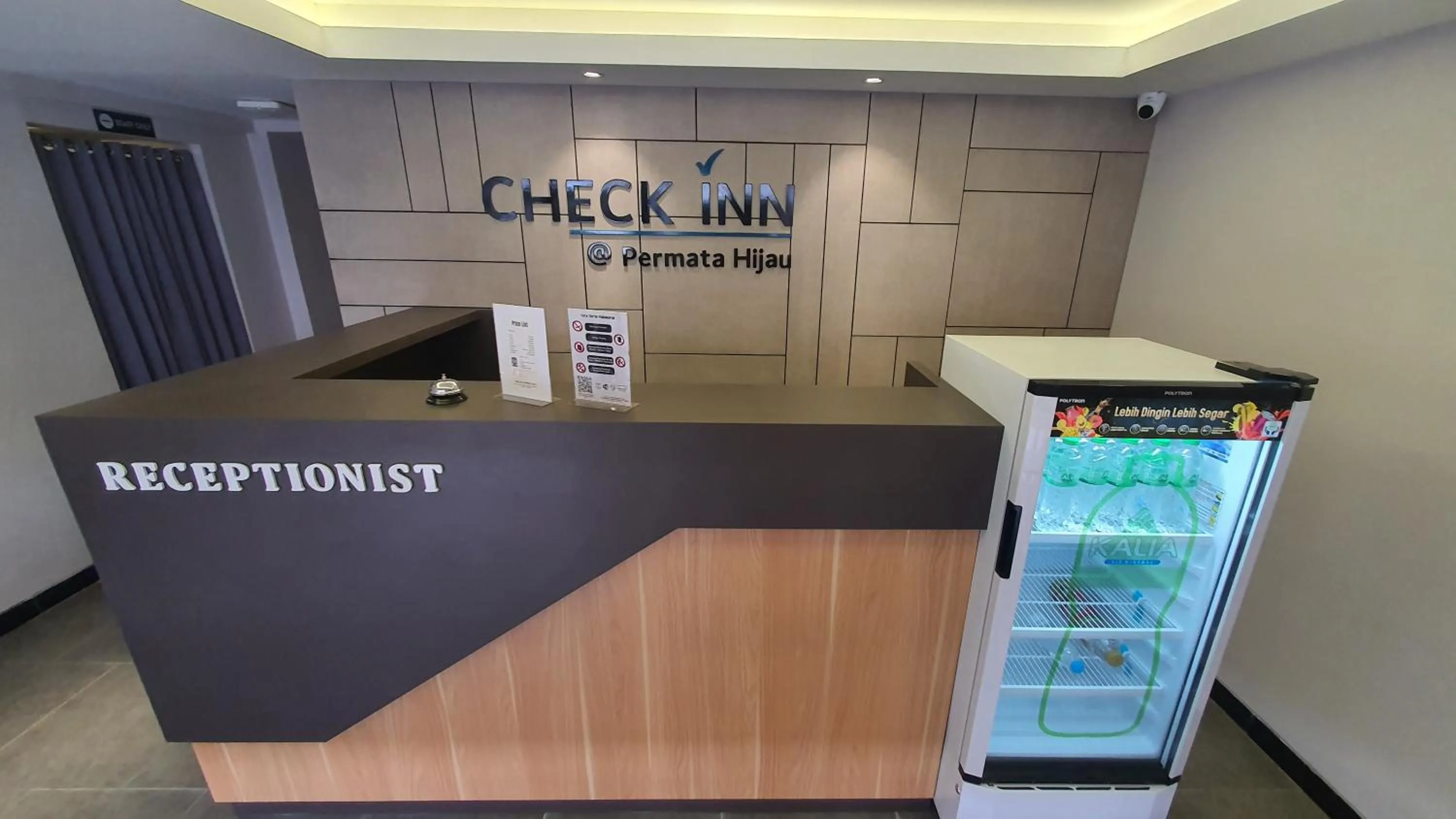 Lobby or reception in Check Inn Permata Hijau