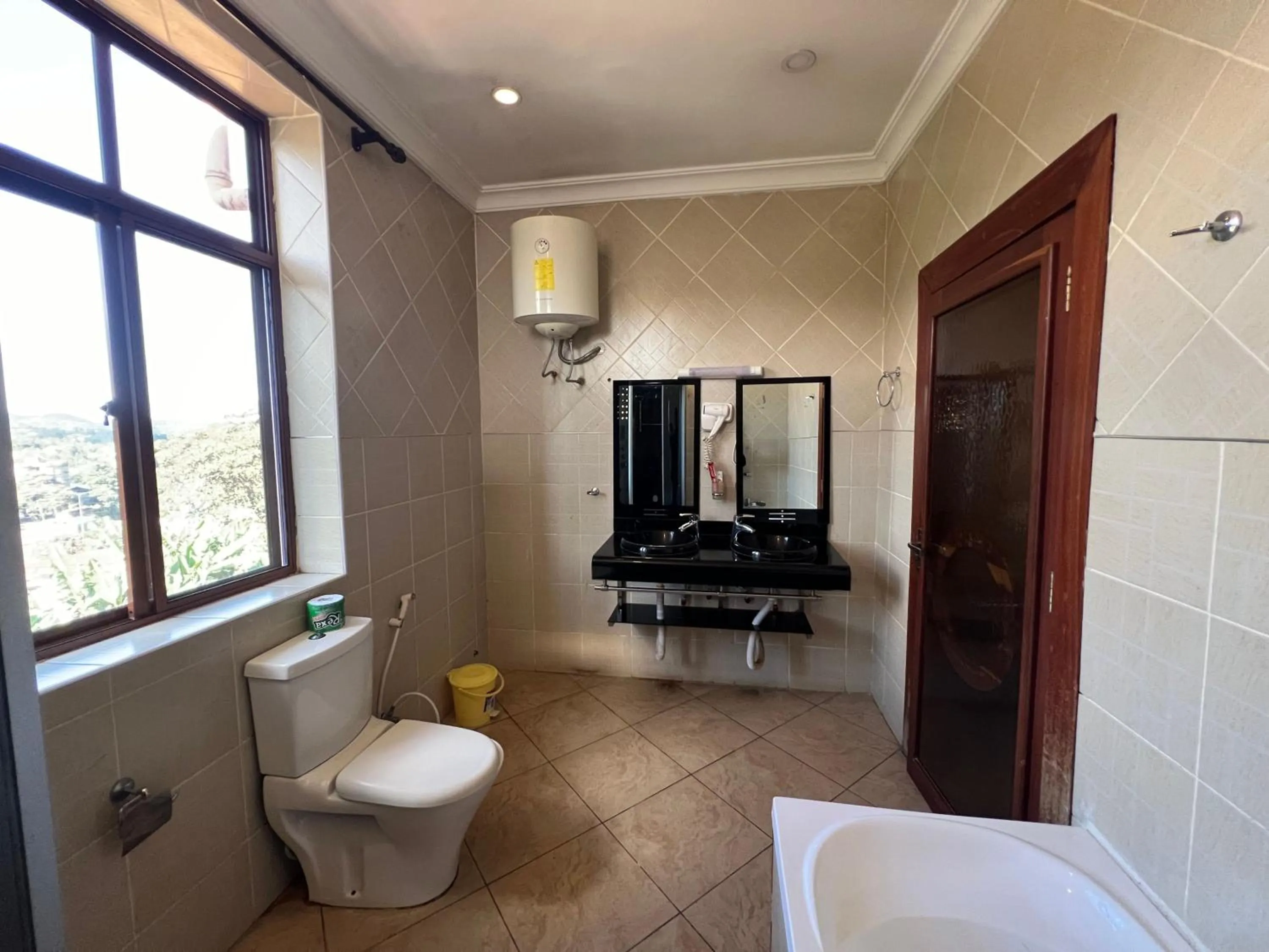 Toilet in Nejobugg Palace Hotel