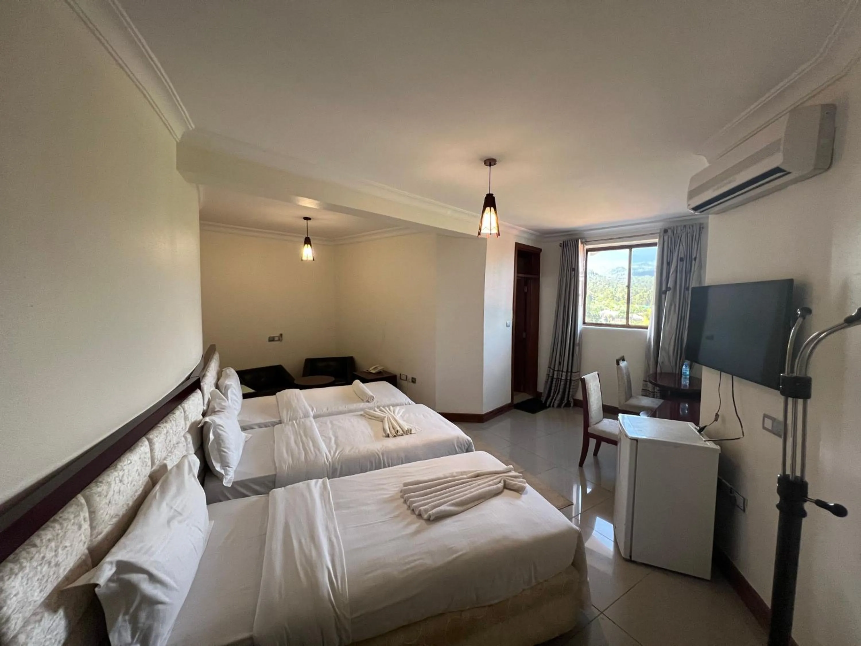 Communal lounge/ TV room, Bed in Nejobugg Palace Hotel