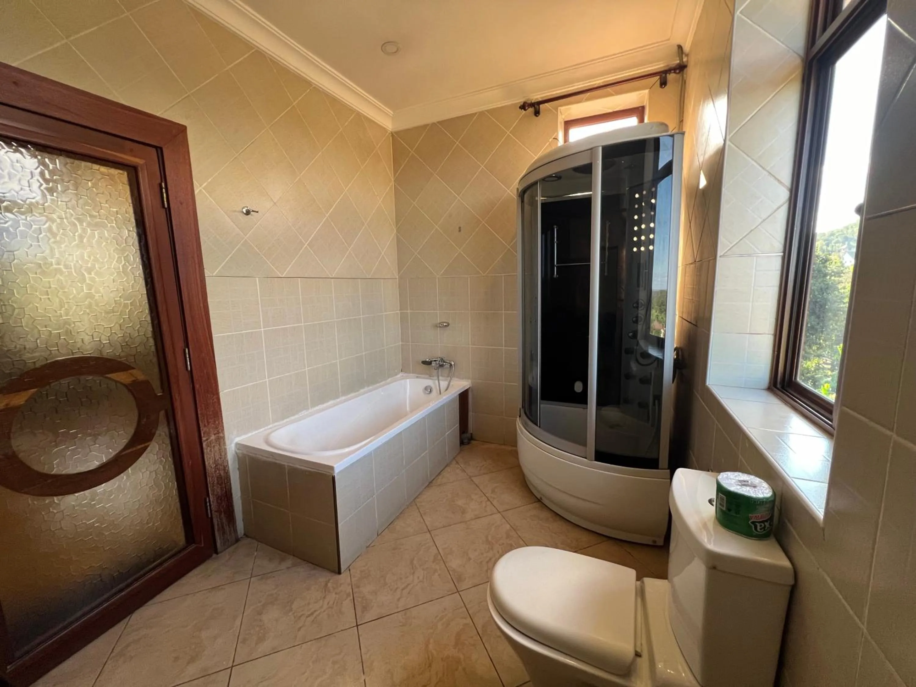 Toilet in Nejobugg Palace Hotel