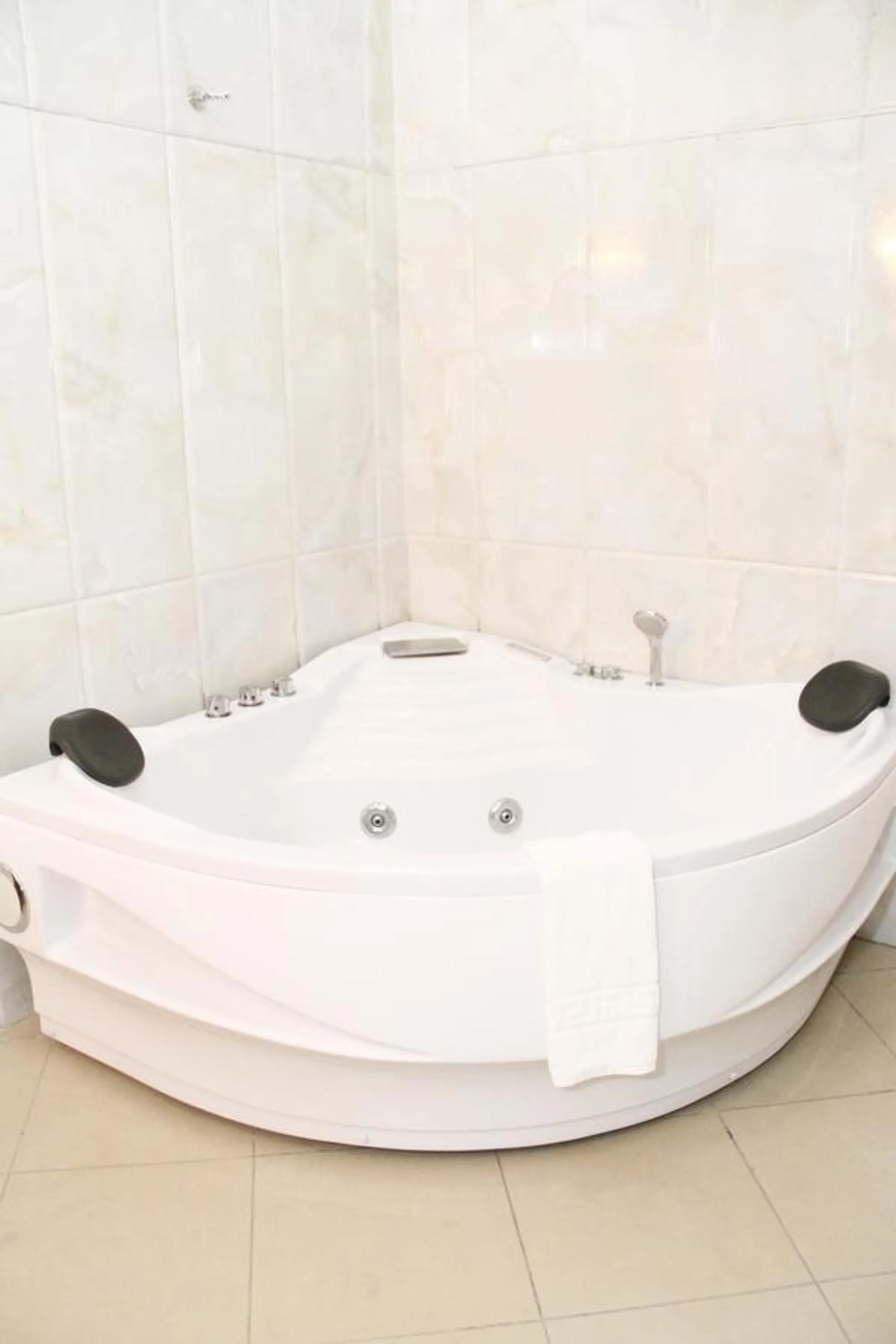 Bathroom in Nejobugg Palace Hotel