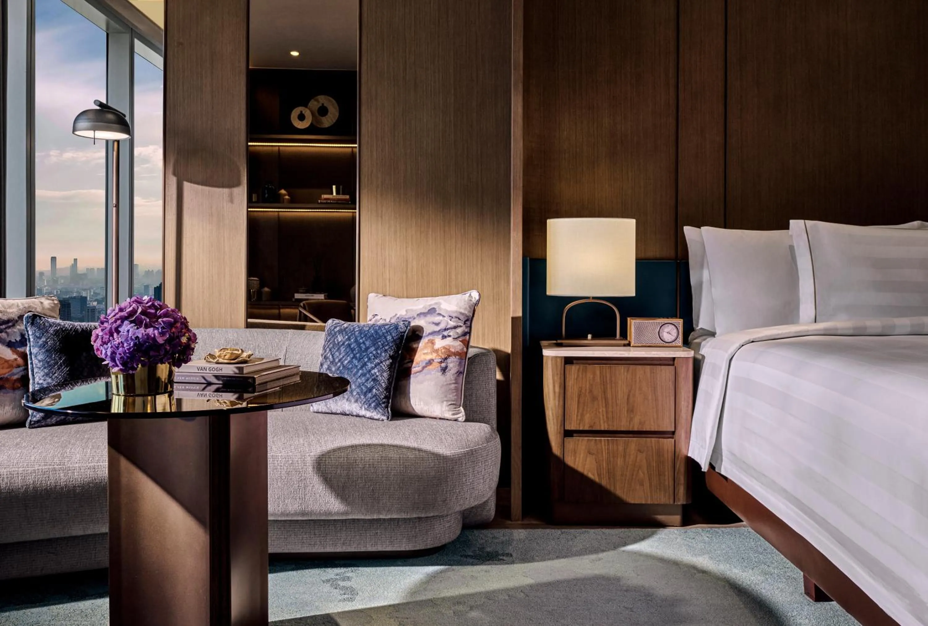 Coffee/tea facilities, Bed in Pan Pacific Jakarta