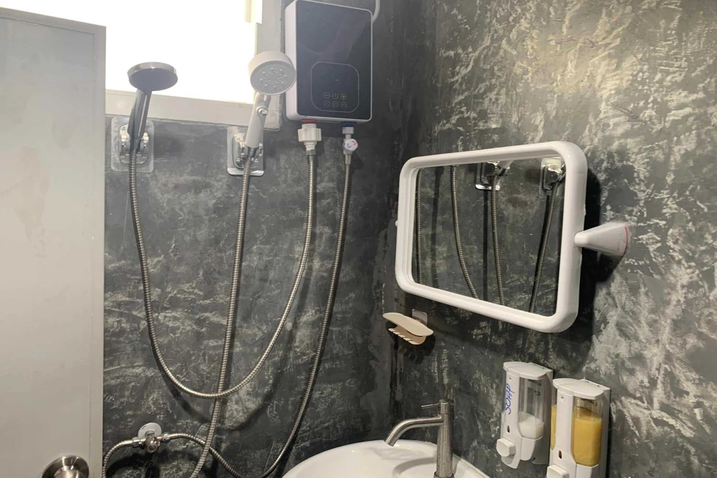 Shower in Na Nont Place