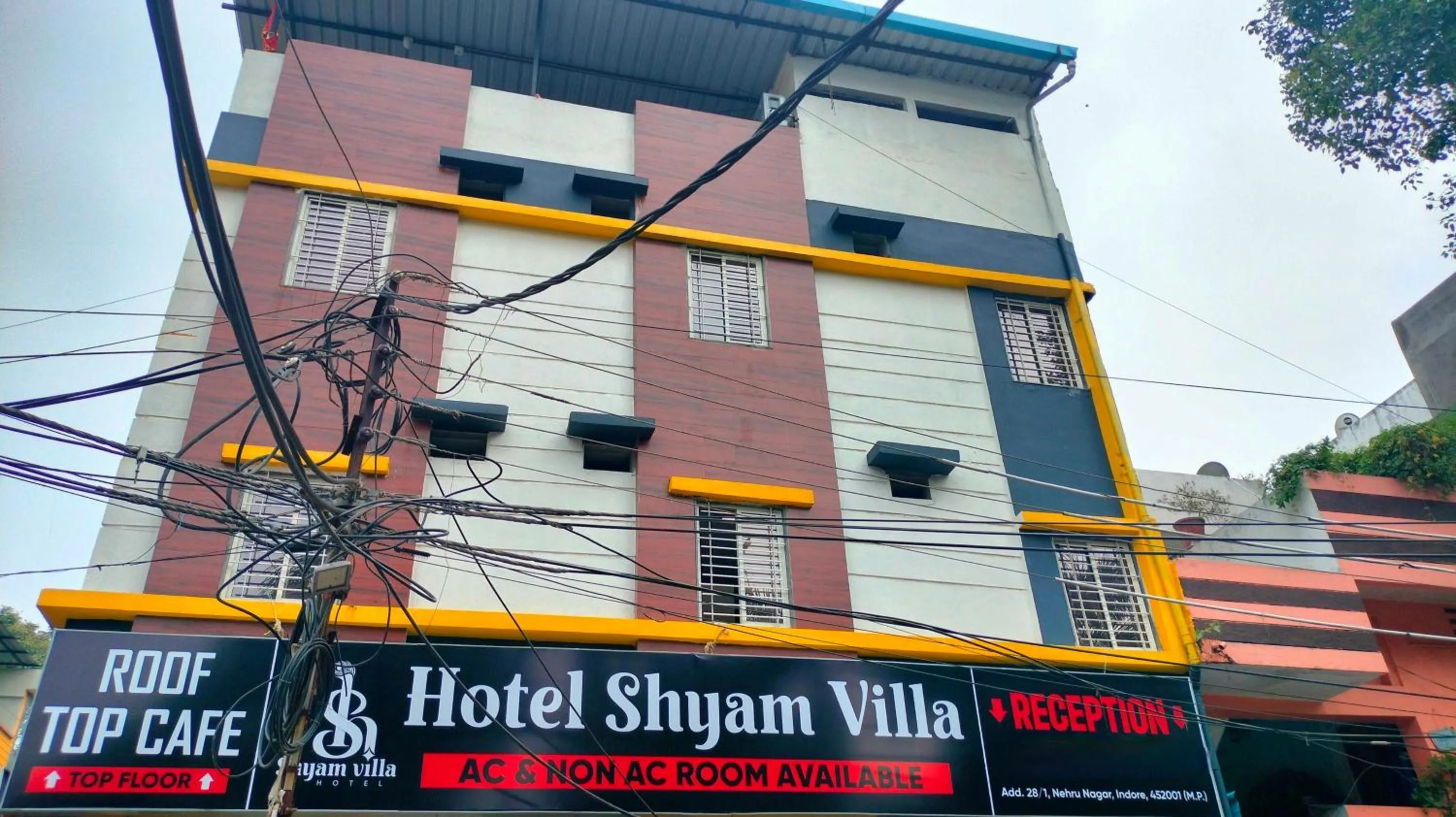 Facade/entrance in Hotel Shyam Villa