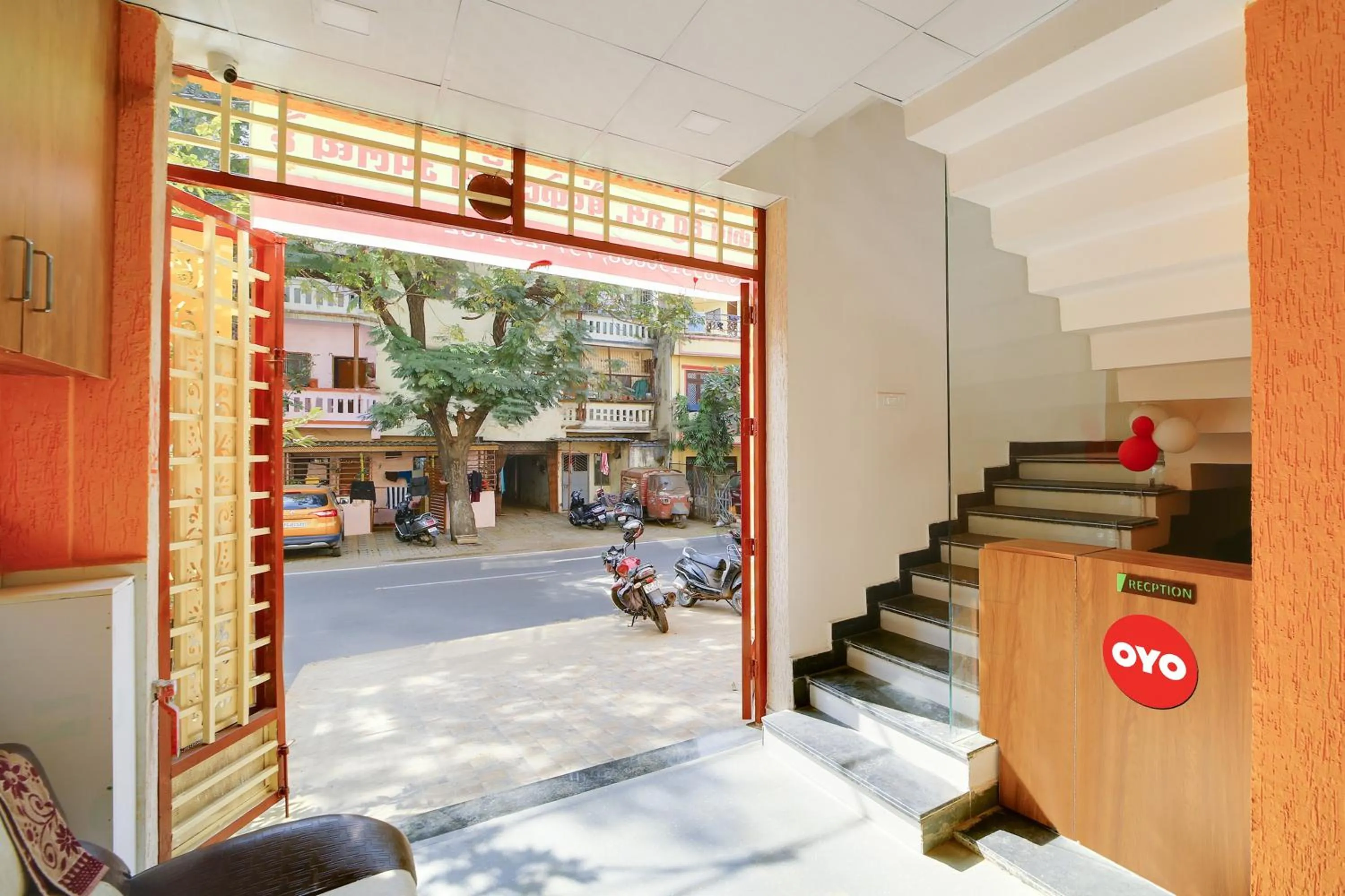 Lobby or reception in Hotel O Swastik