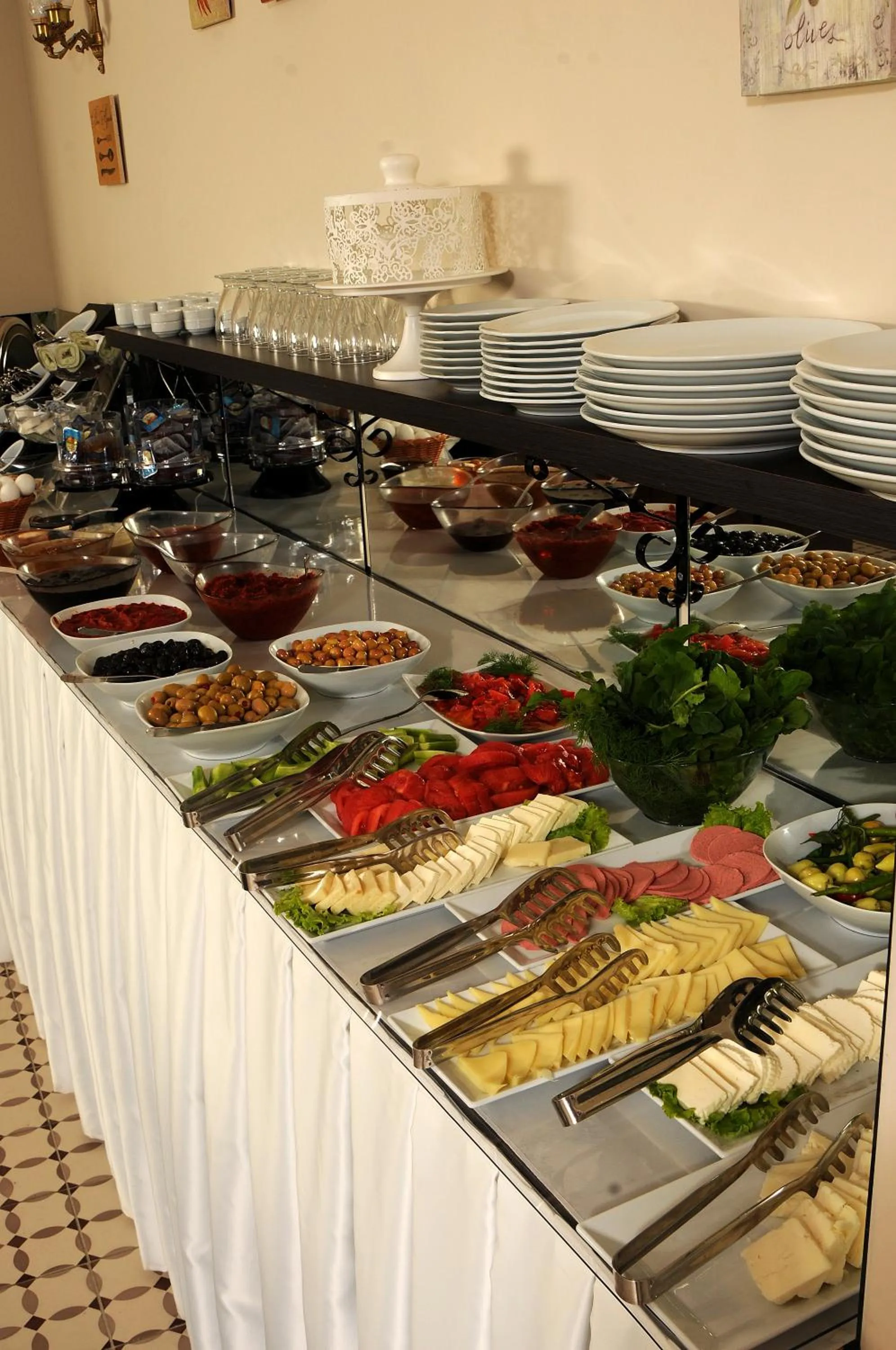 Restaurant/places to eat in Edahan Hotel