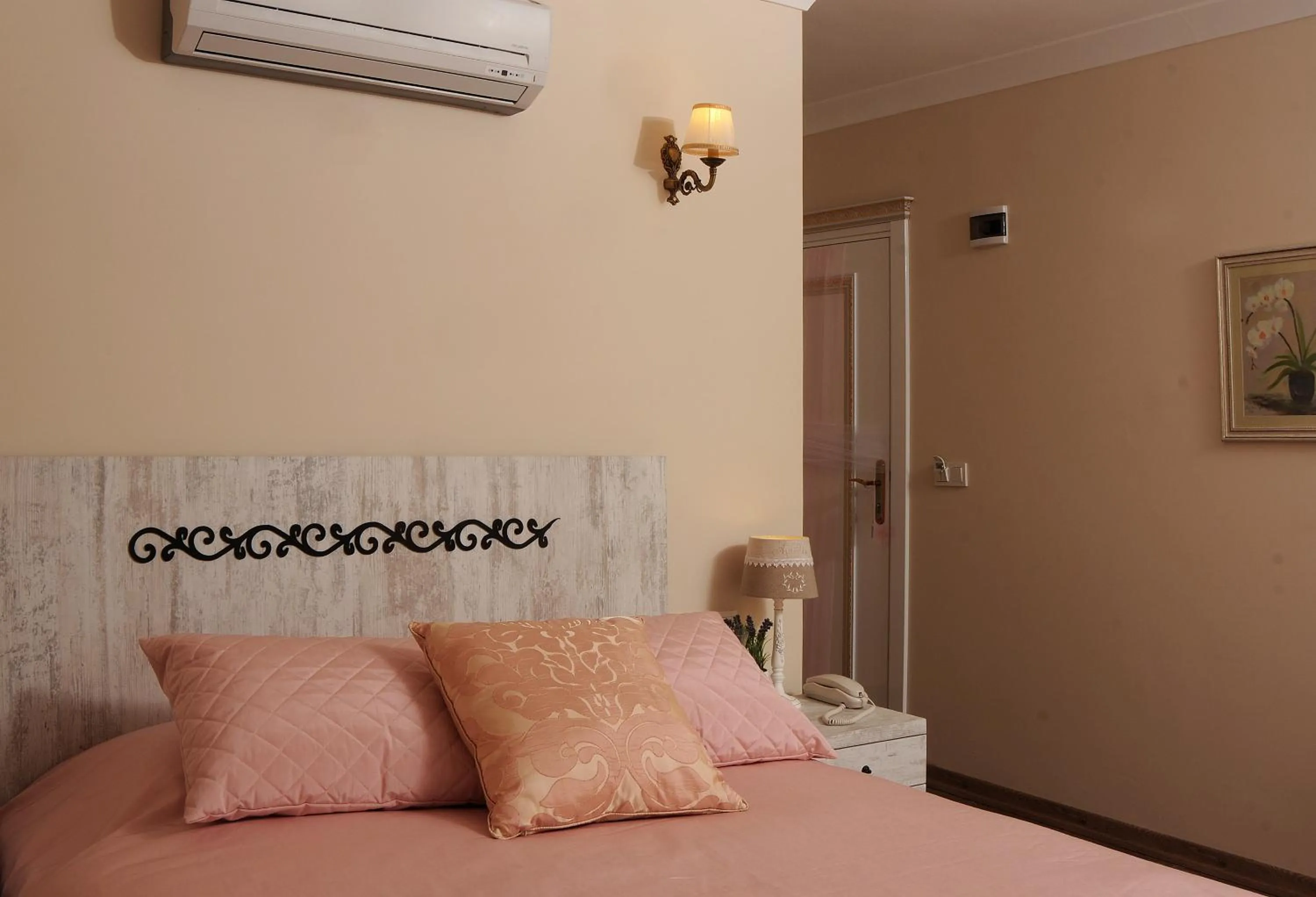 Photo of the whole room, Bed in Edahan Hotel