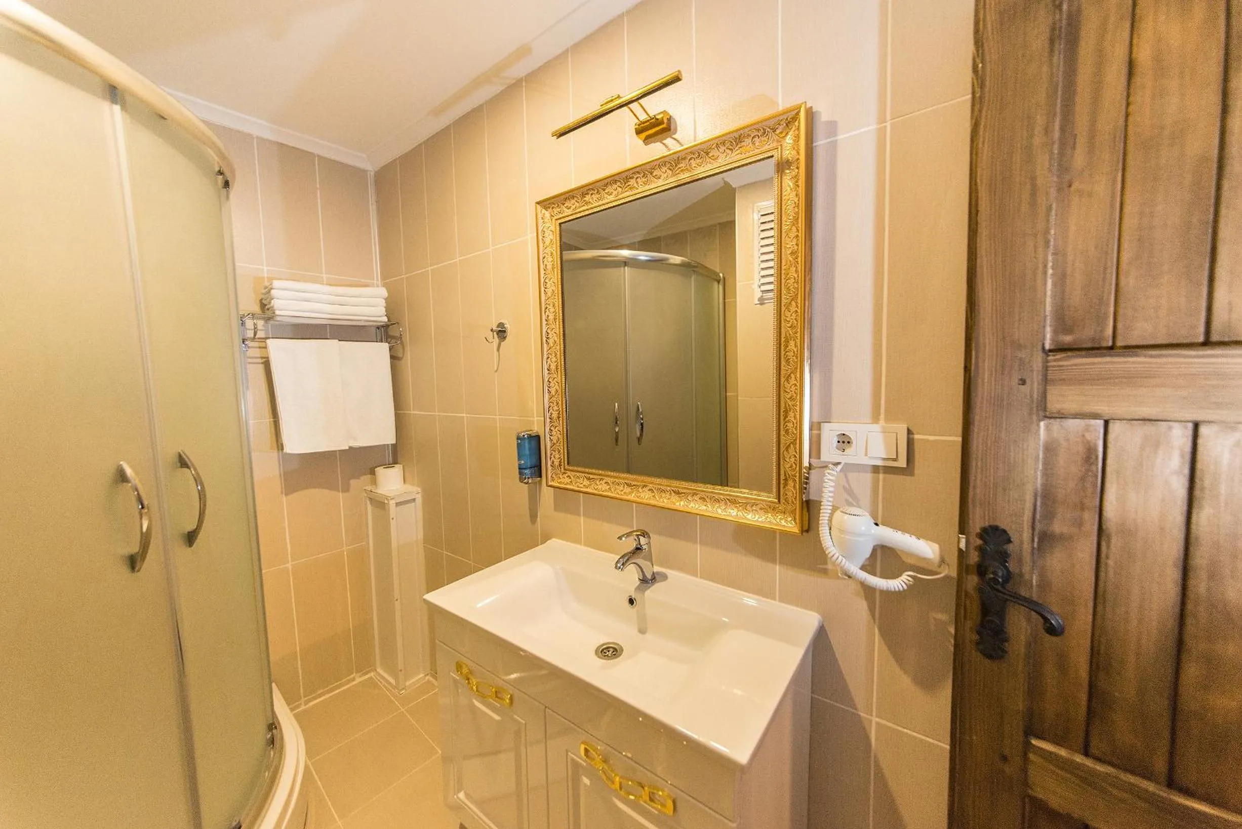 Bathroom in Edahan Hotel