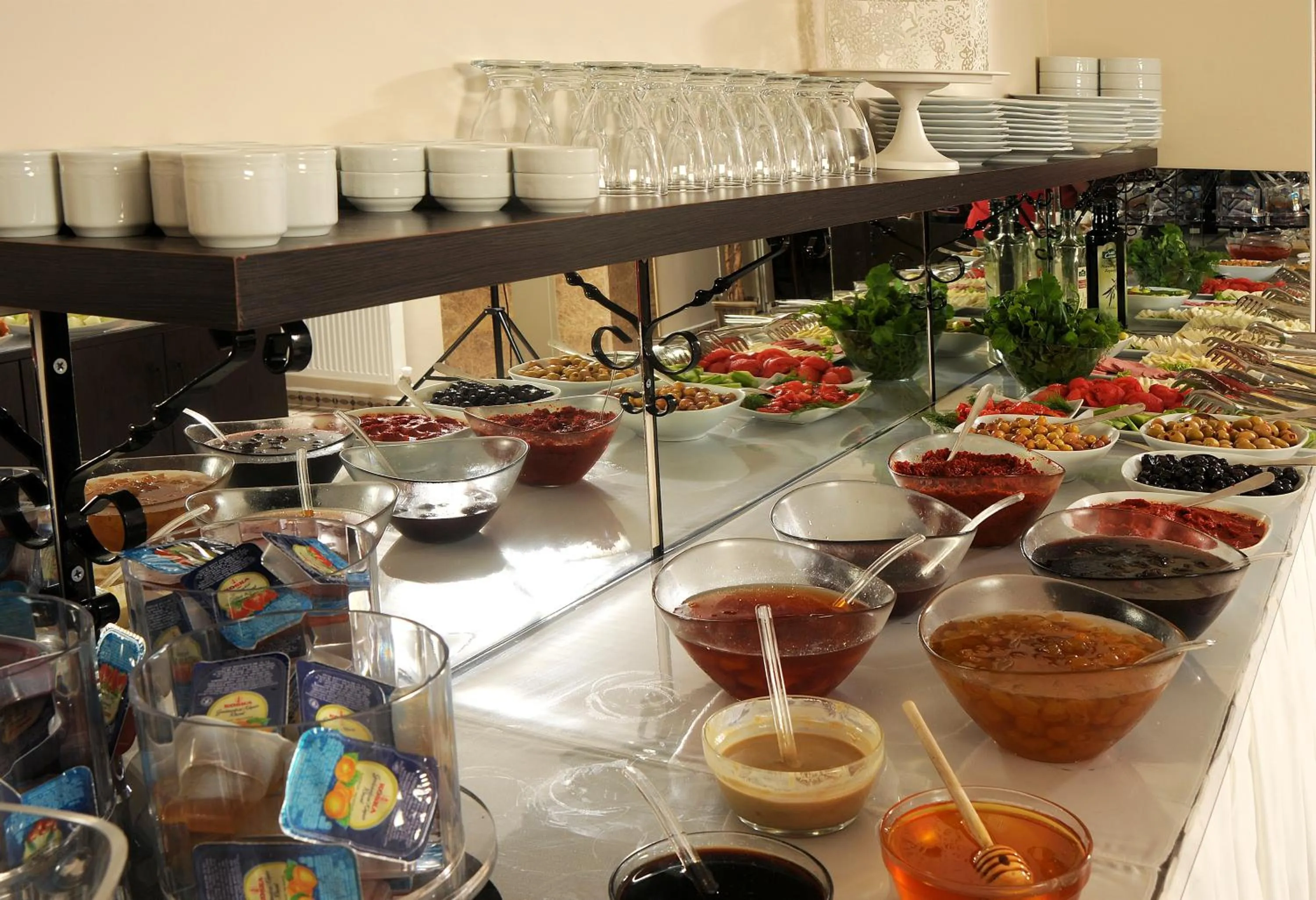 Restaurant/places to eat in Edahan Hotel