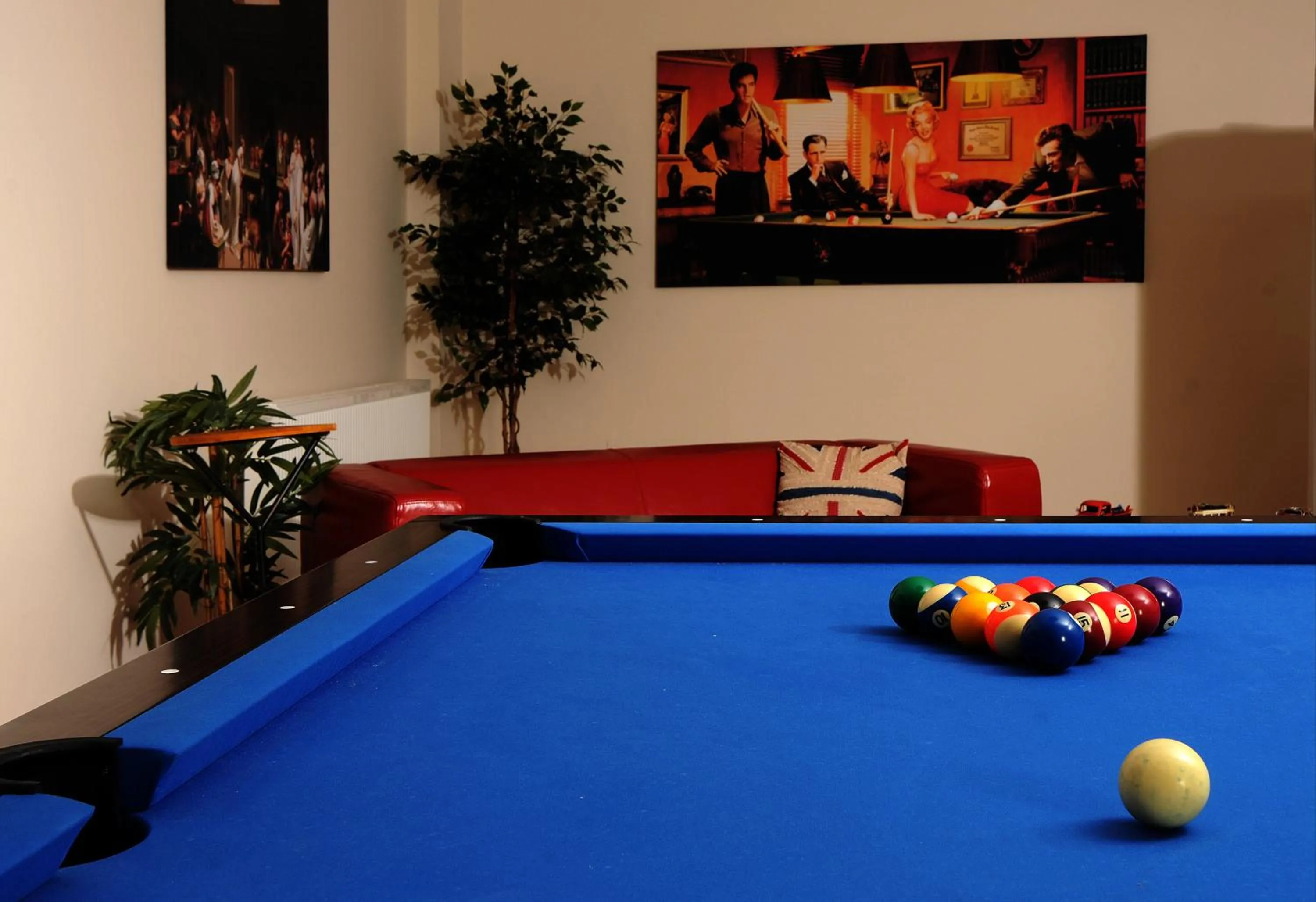 Entertainment in Edahan Hotel