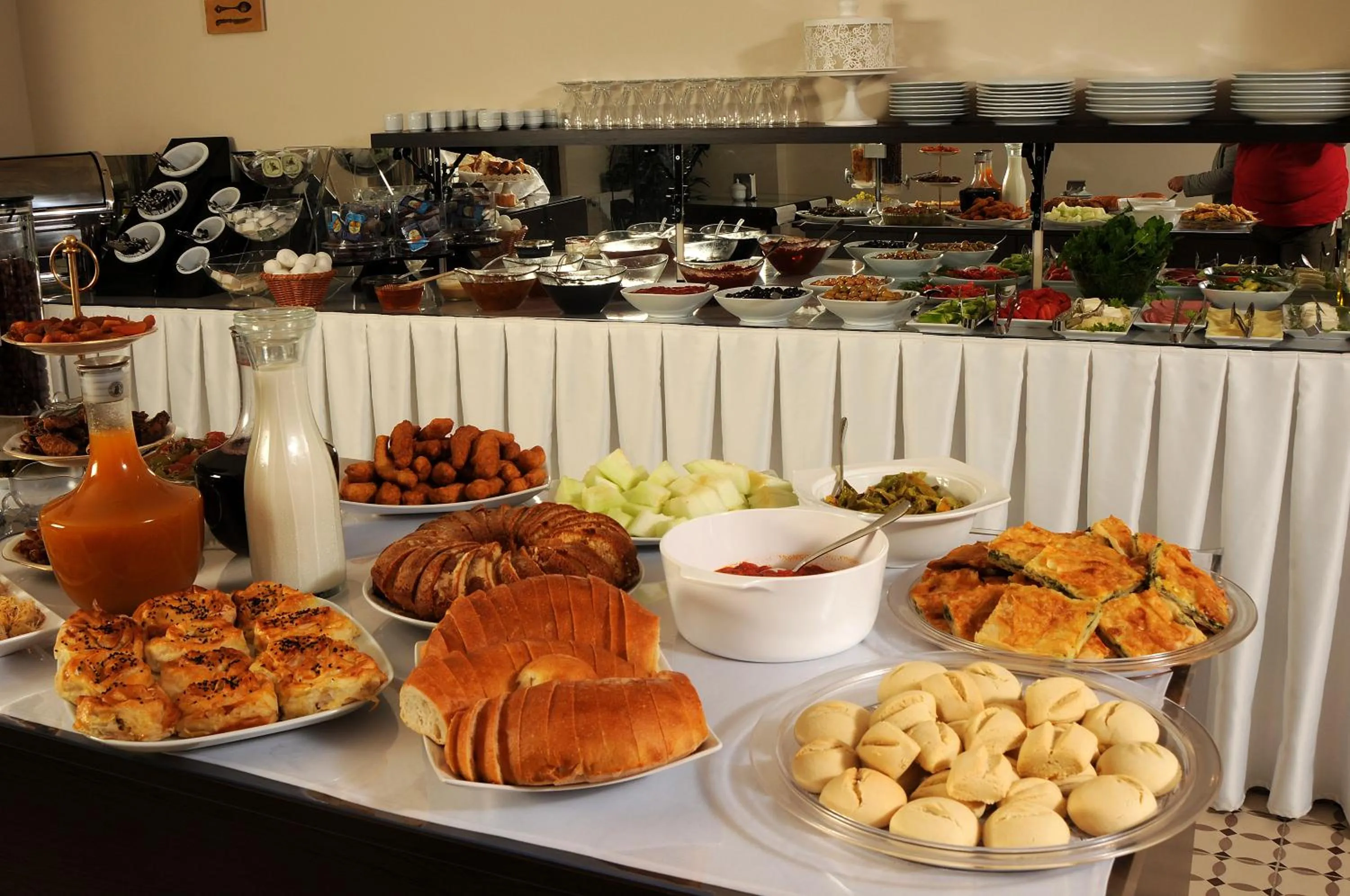 Restaurant/places to eat in Edahan Hotel