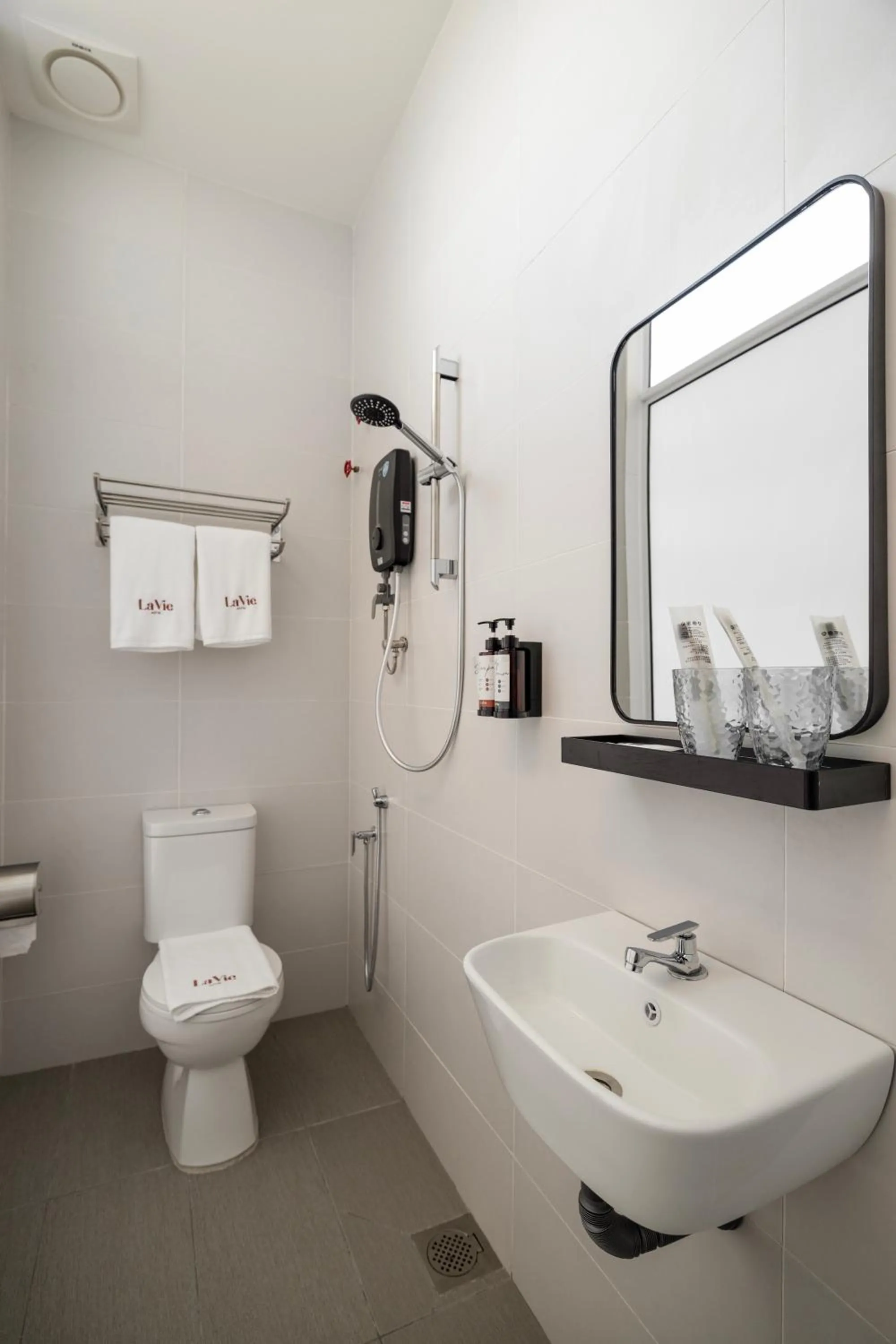 Shower in La Vie Hotel Juru