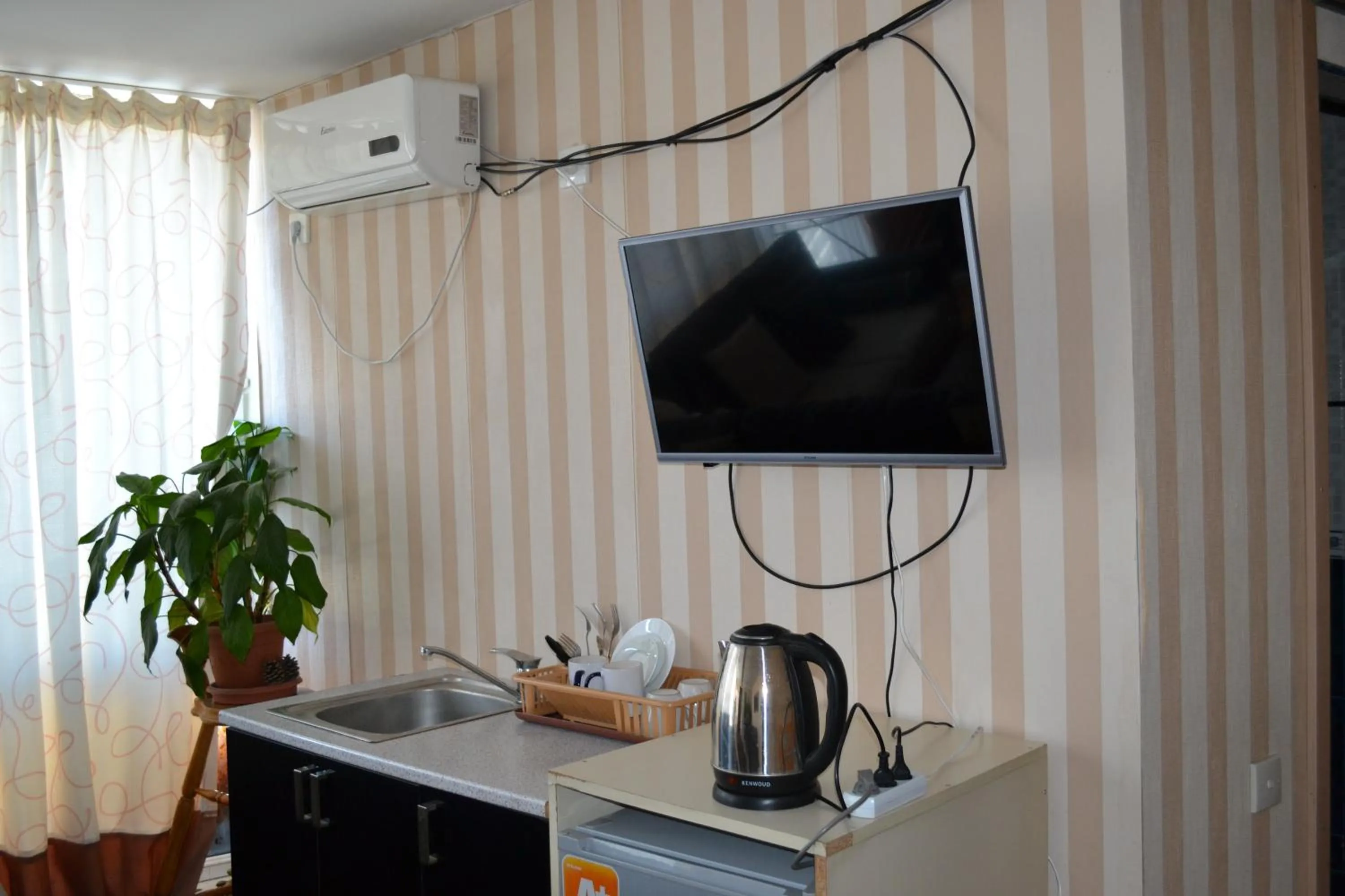 Communal lounge/ TV room in Your House In Tbilisi