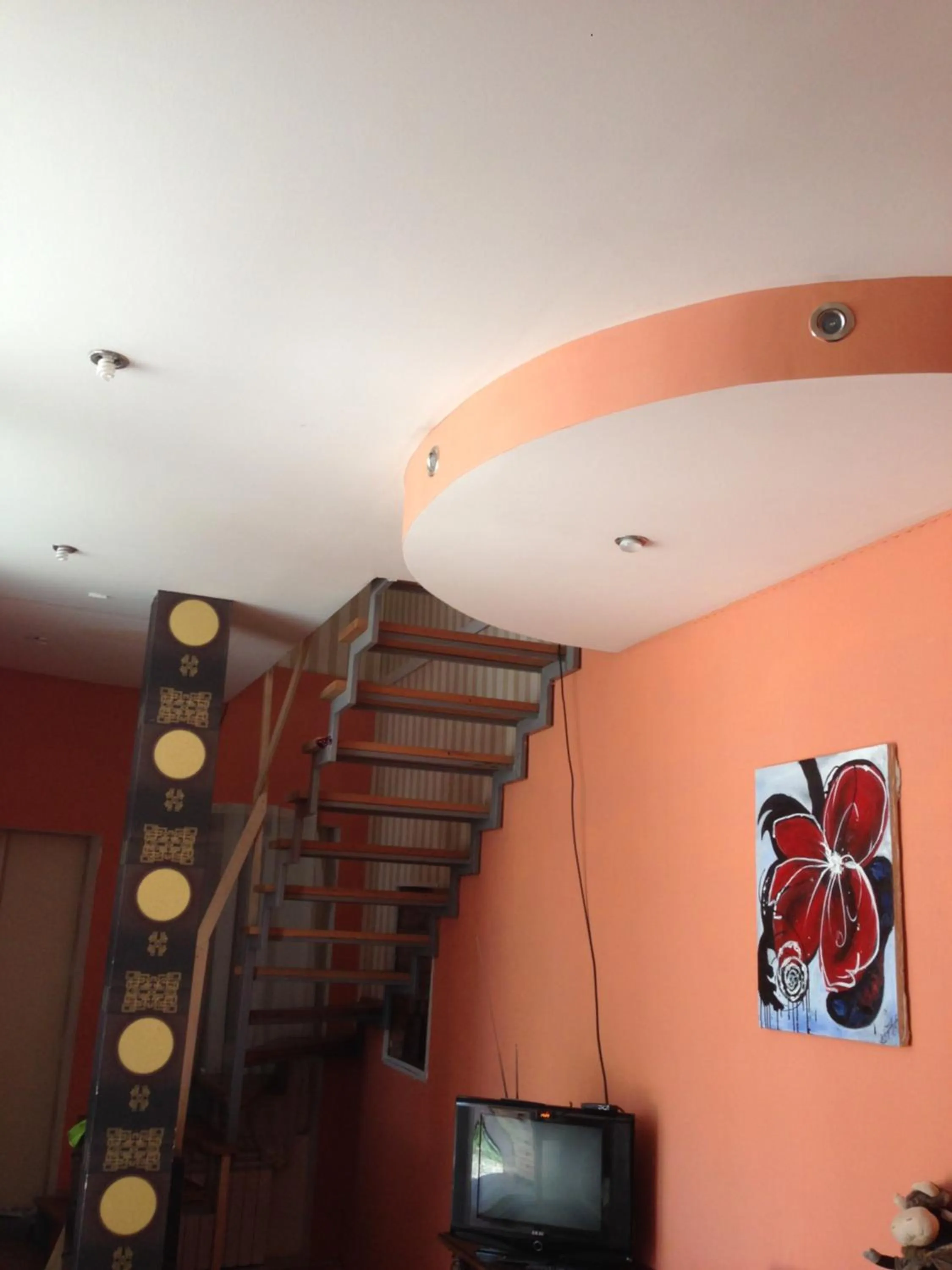 Communal lounge/ TV room in Your House In Tbilisi