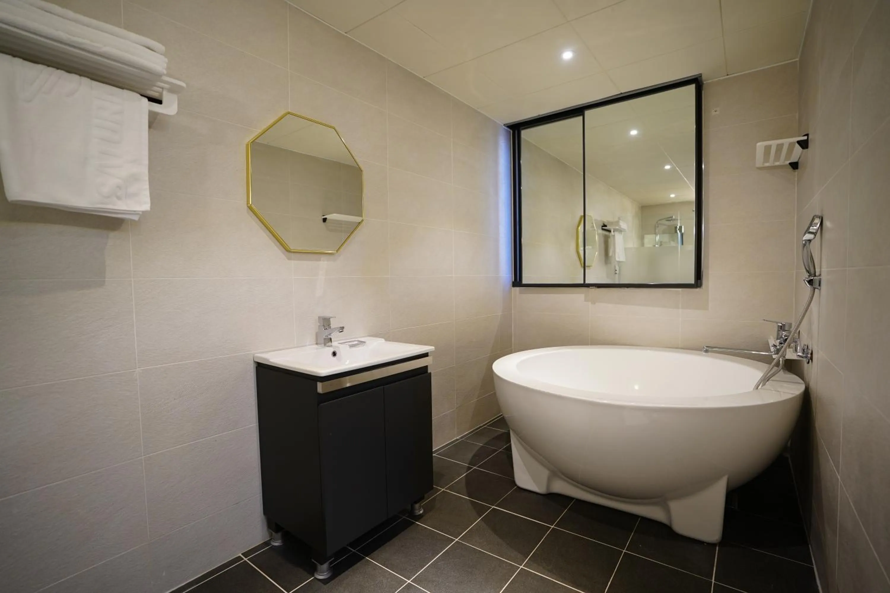 Hot Tub in Dongdaemun Saturn Hotel