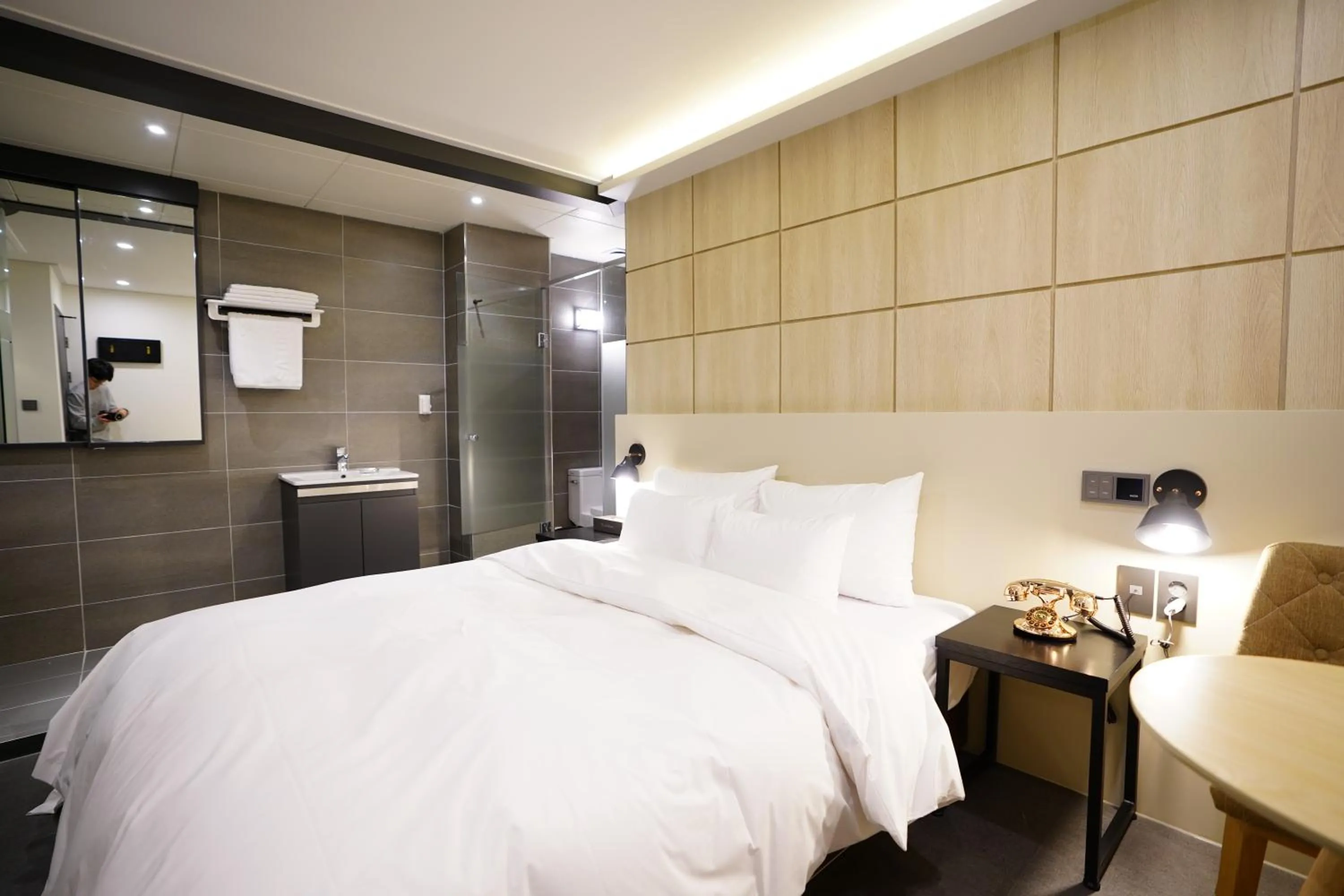 Bedroom, Bed in Dongdaemun Saturn Hotel