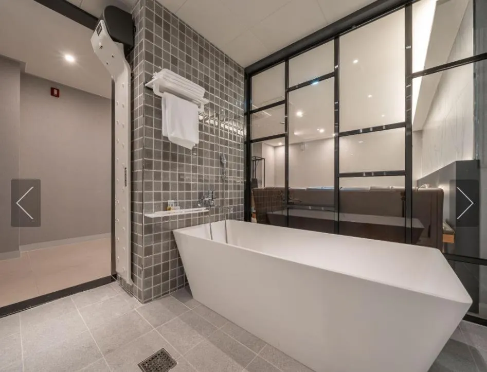 Shower in Dongdaemun Saturn Hotel