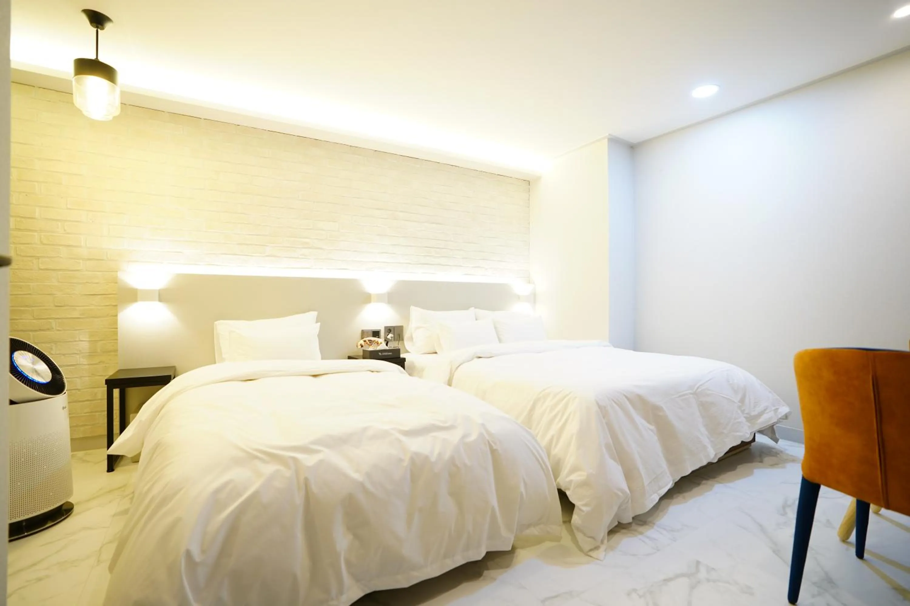 Bed in Dongdaemun Saturn Hotel