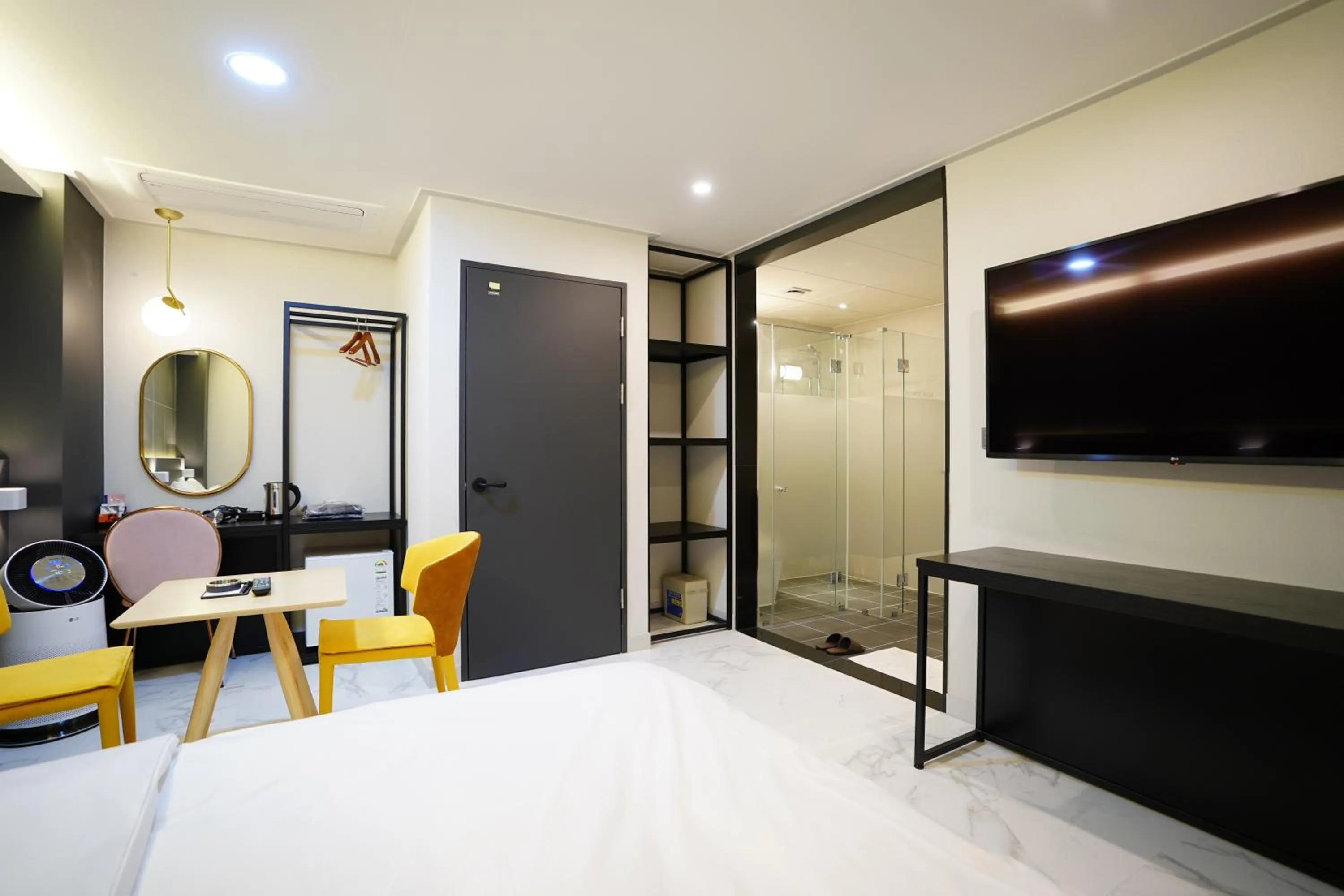 Bed in Dongdaemun Saturn Hotel