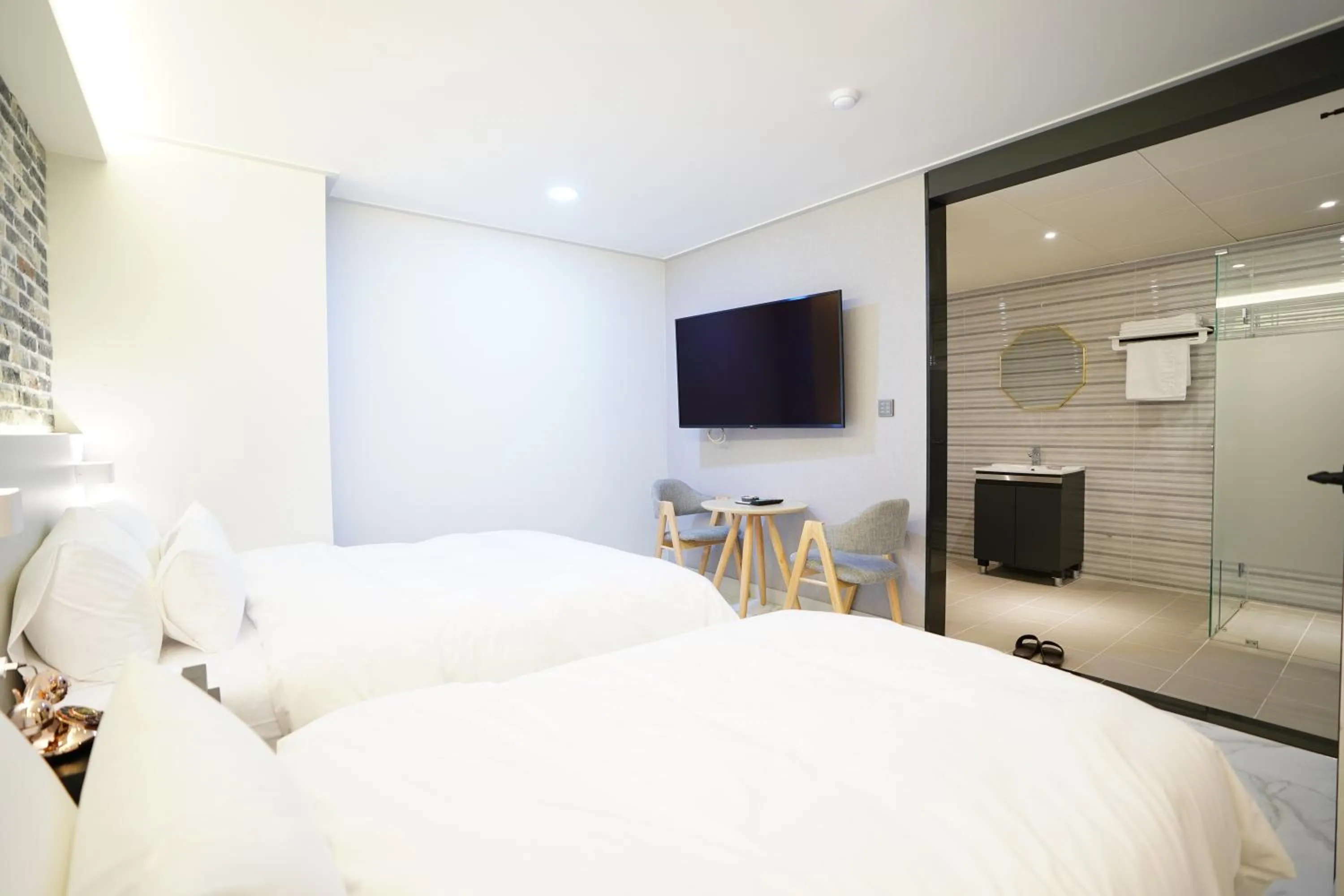 Bedroom, Bed in Dongdaemun Saturn Hotel