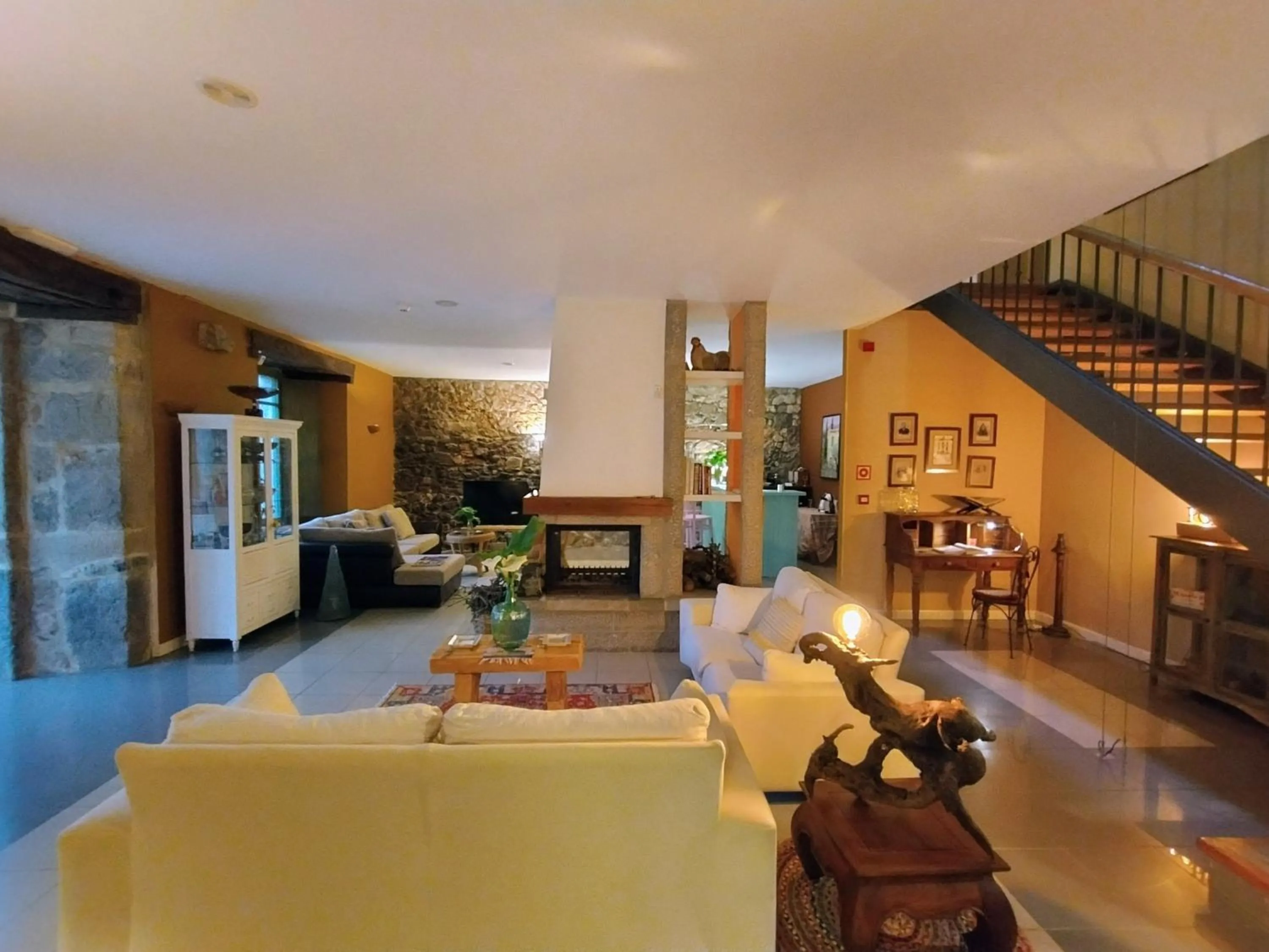 Lounge or bar in Hotel Boutique Villa de Palacios - Palacio de Aras