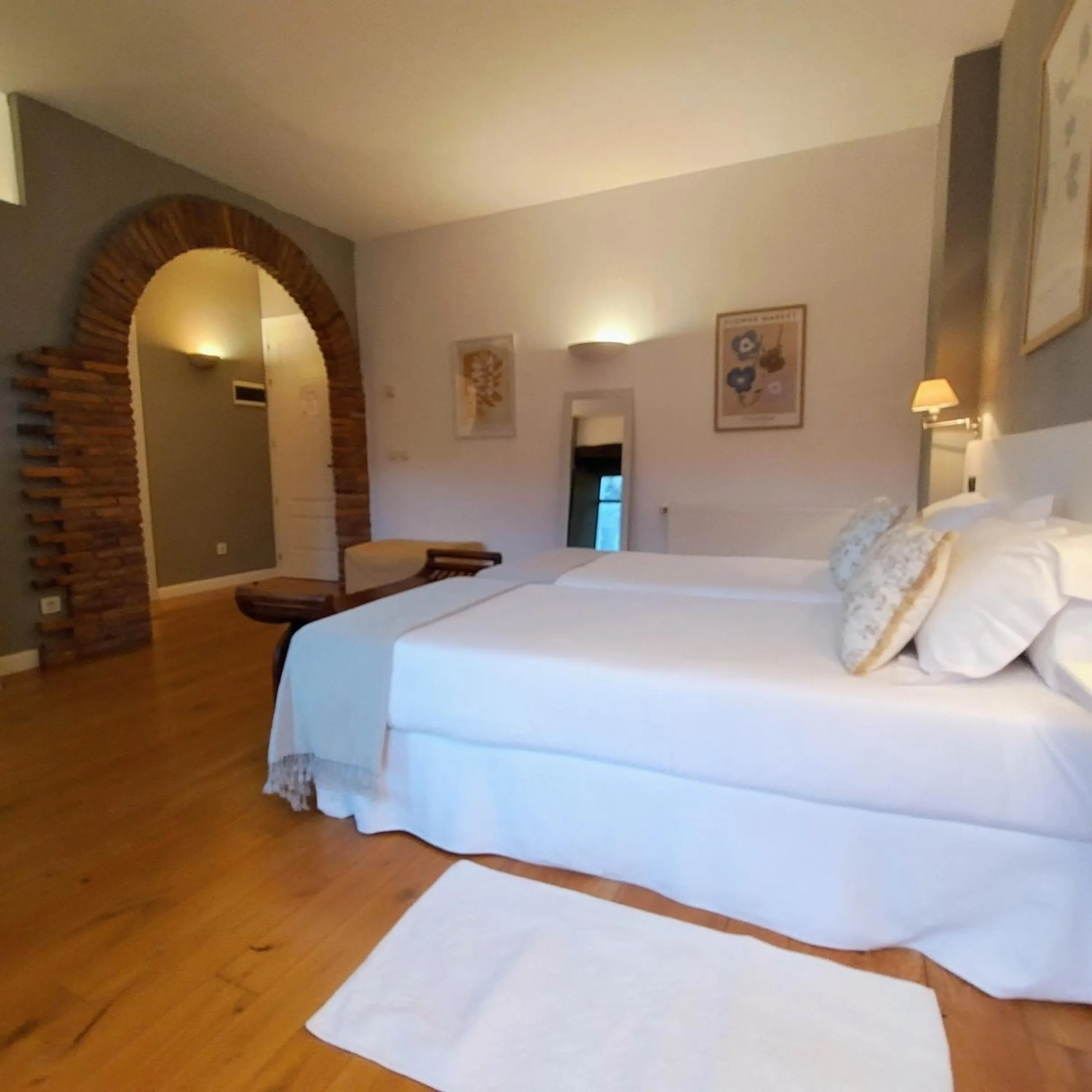 Photo of the whole room, Bed in Hotel Boutique Villa de Palacios - Palacio de Aras
