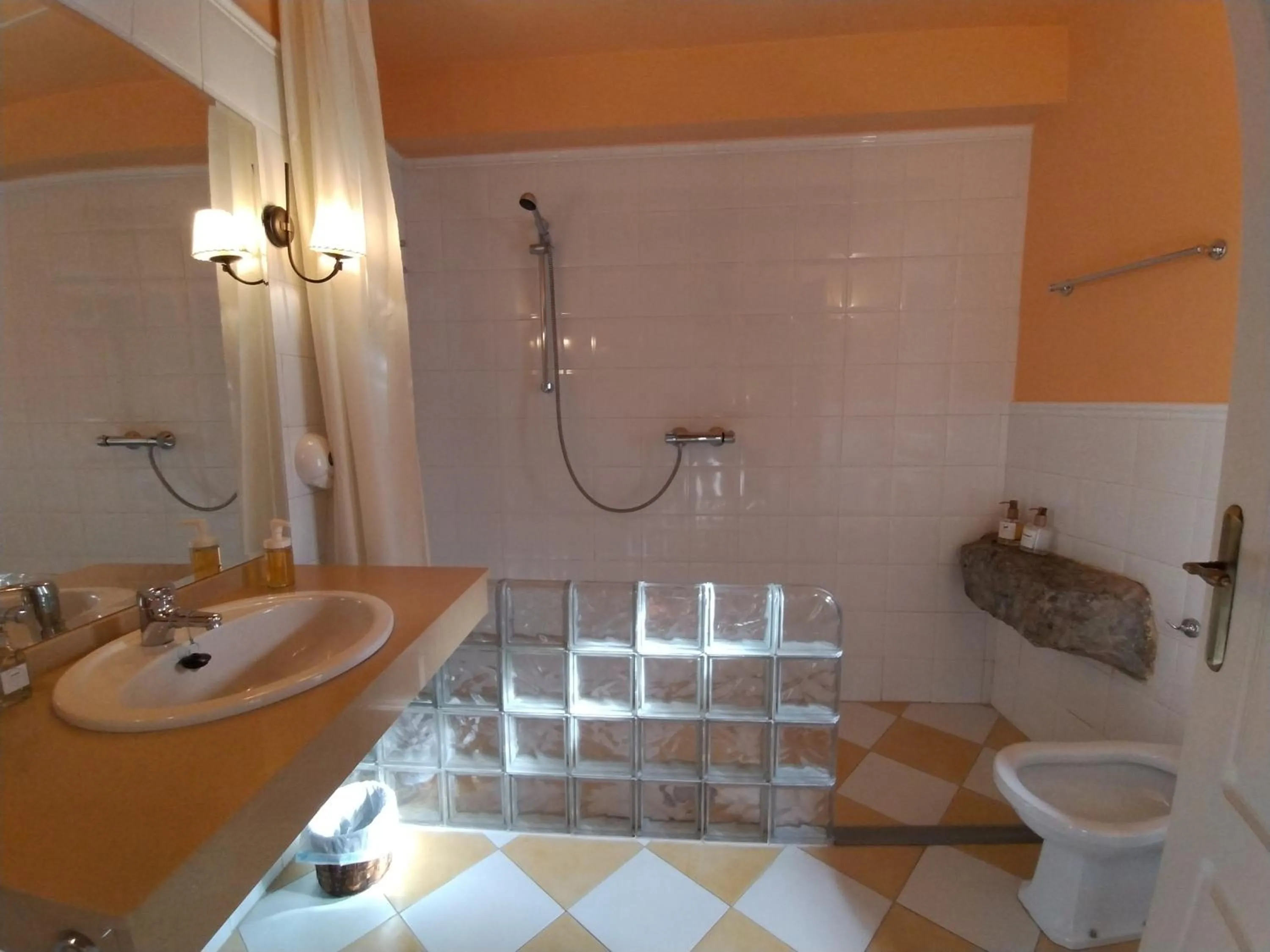 Shower in Hotel Boutique Villa de Palacios - Palacio de Aras