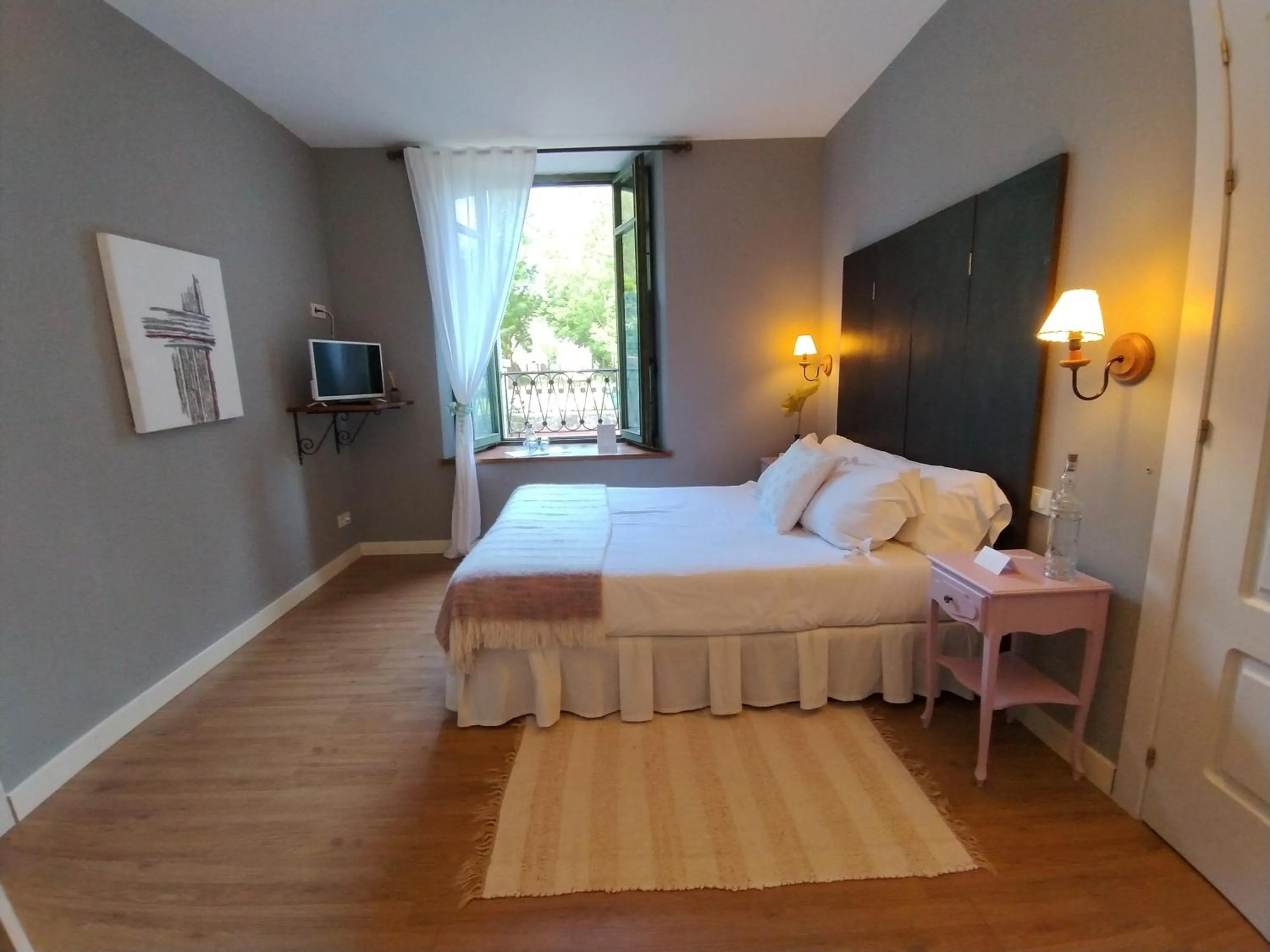 Photo of the whole room, Bed in Hotel Boutique Villa de Palacios - Palacio de Aras