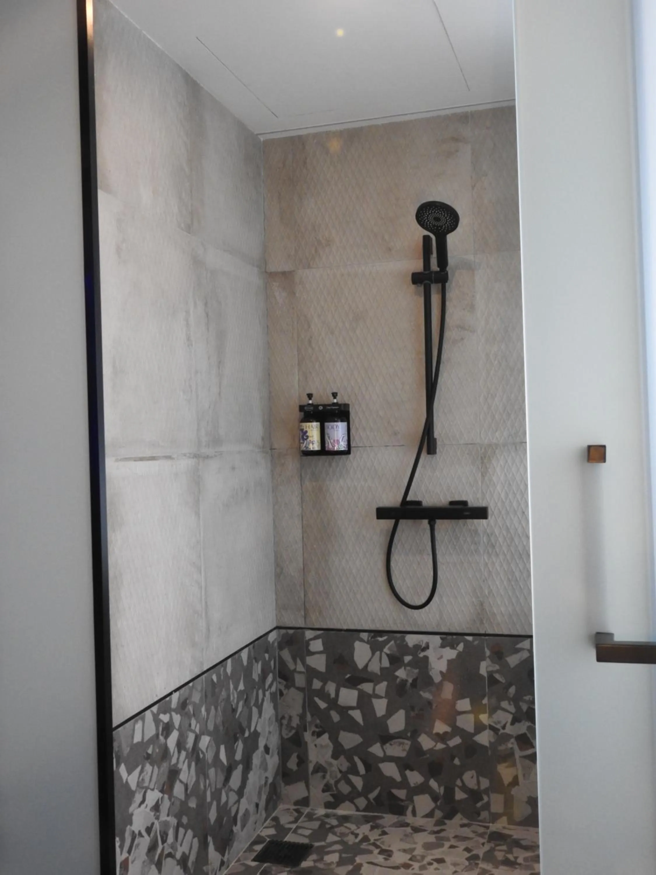 Shower in B Hotel Kuala Lumpur