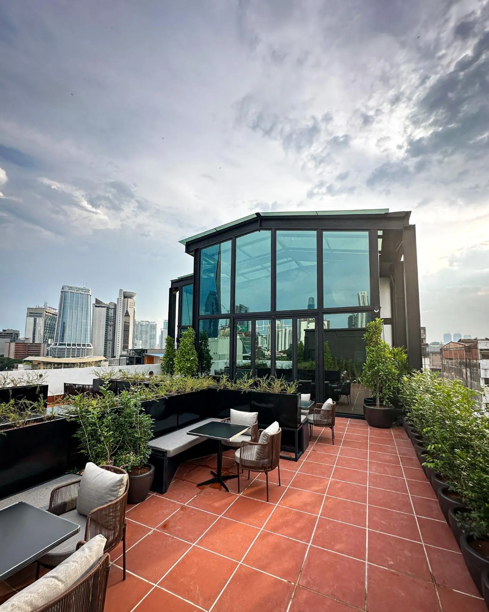 Restaurant/places to eat in B Hotel Kuala Lumpur