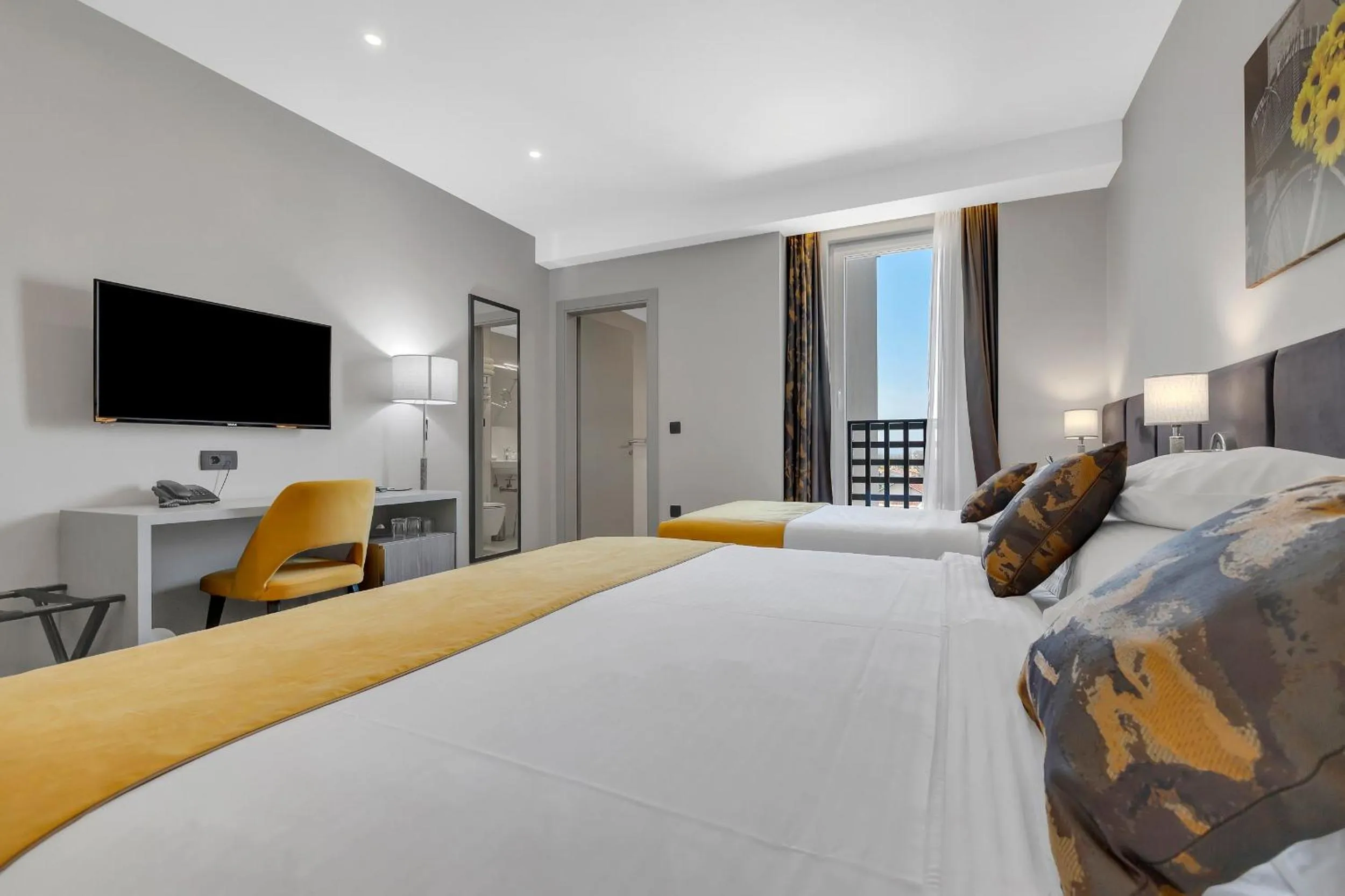 TV and multimedia in Hotel Marconi