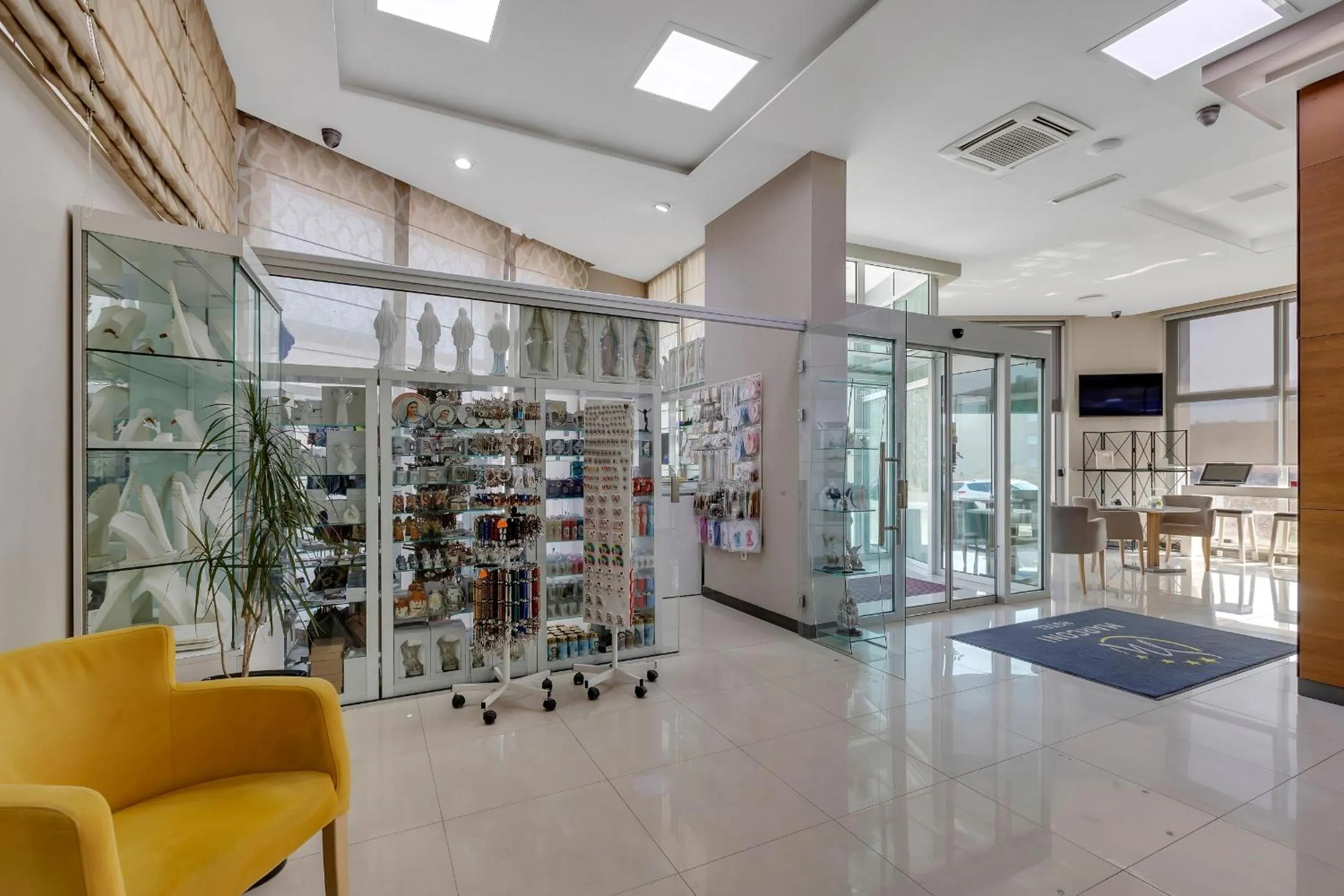 On-site shops in Hotel Marconi