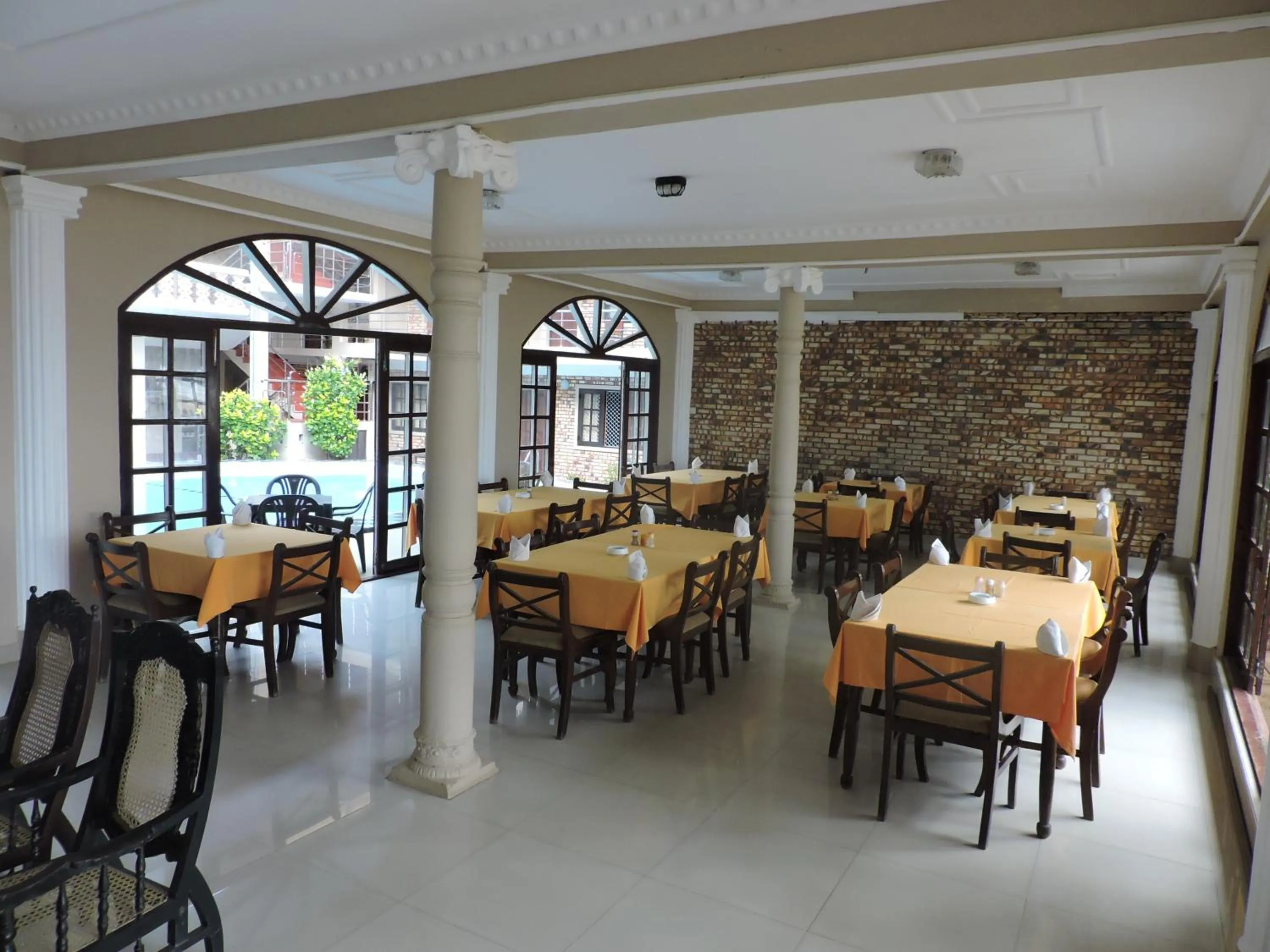 Restaurant/places to eat in Oasis Beach Resort